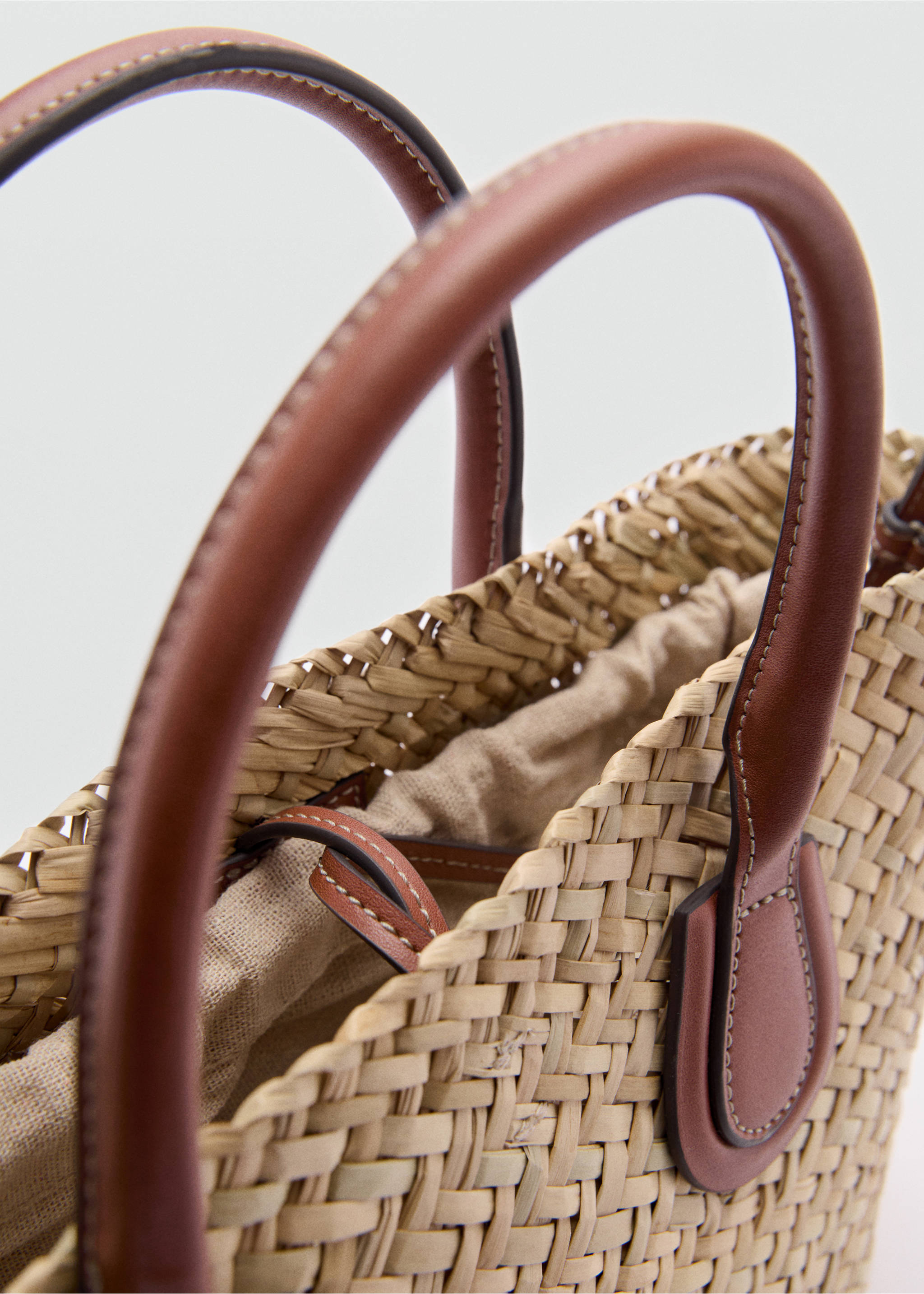 Natural fibre basket bag - Details of the article 1, Leather. Ref: 67097905-00.