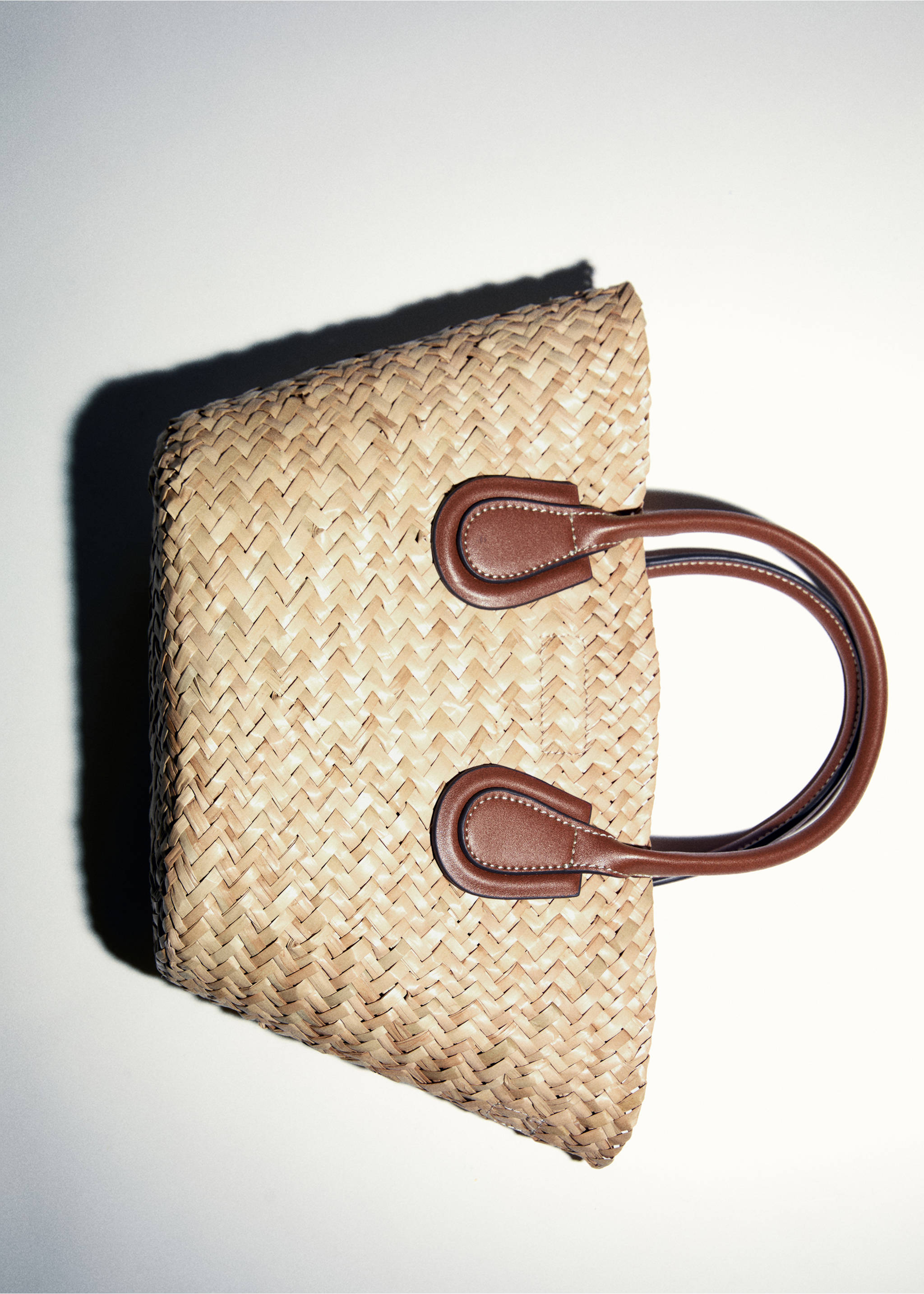 Natural fibre basket bag - Details of the article 5, Leather. Ref: 67097905-00.