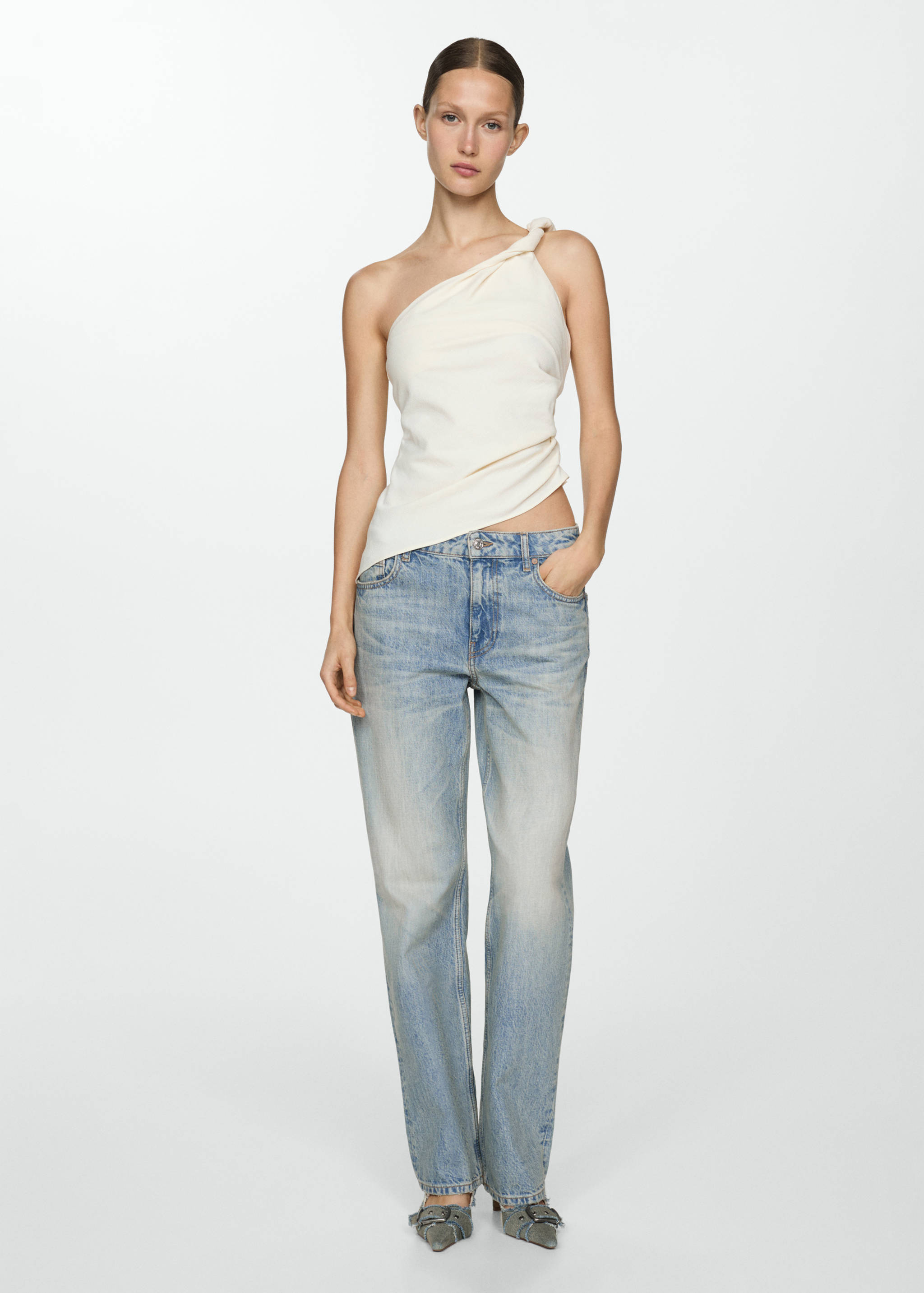 Straight low-waist jeans - General plane