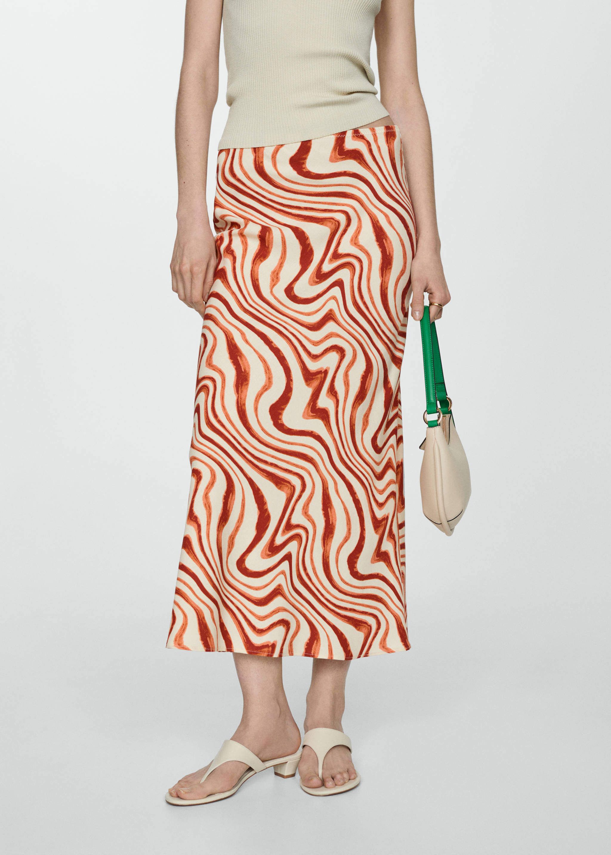 Falda larga estampada - Plano medio