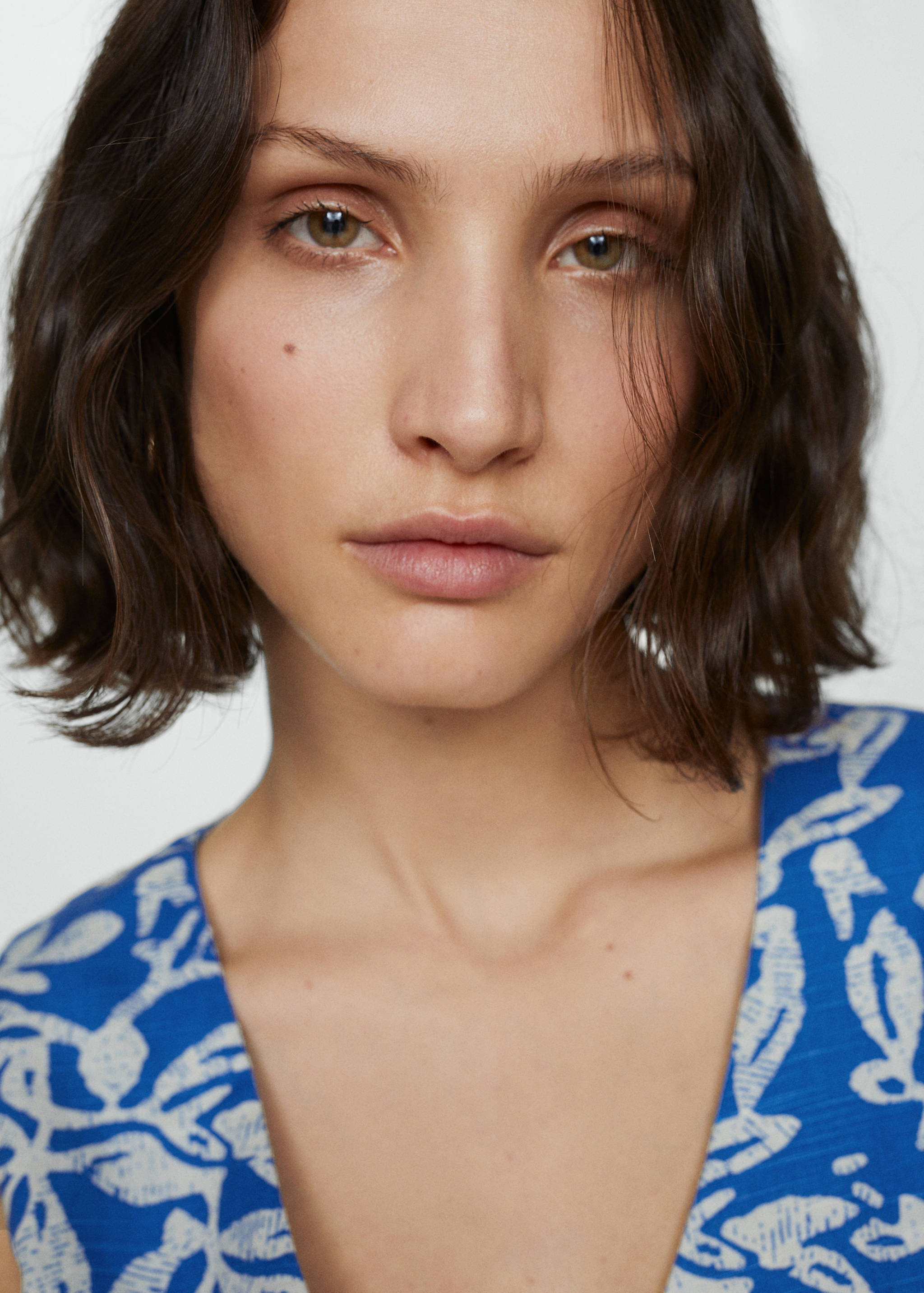 Gilet with tie closure - Details of the article 1