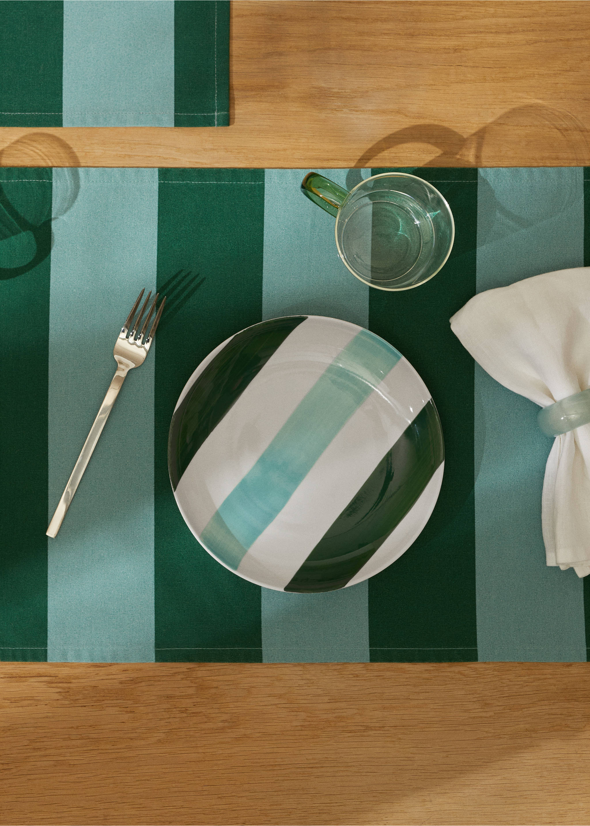 Two-tone stoneware dessert plate - General plane, Green. Ref: 67098640-00.