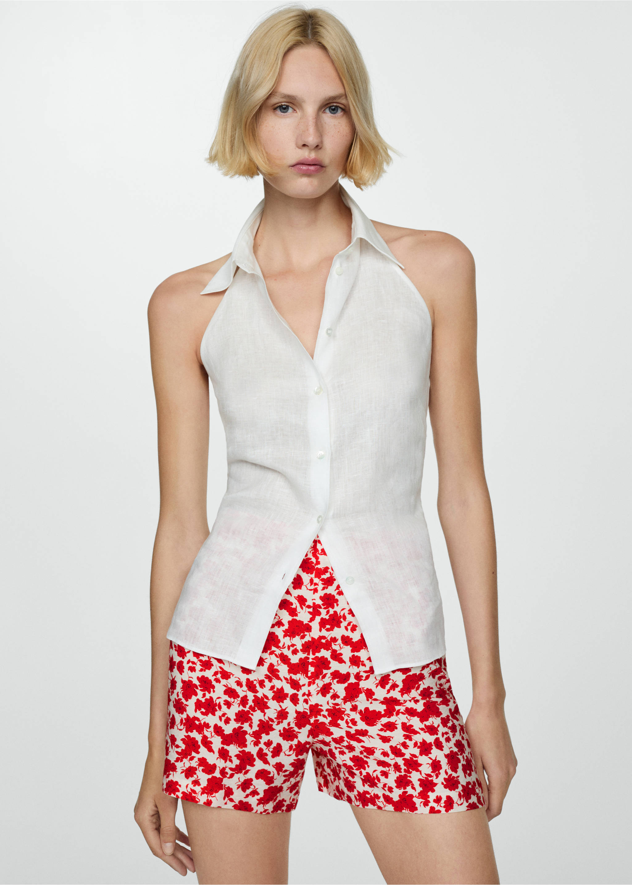 Pantaloni scurți drepți cu imprimeu floral - Plan mediu, Roșu. Ref: 67098642-00.
