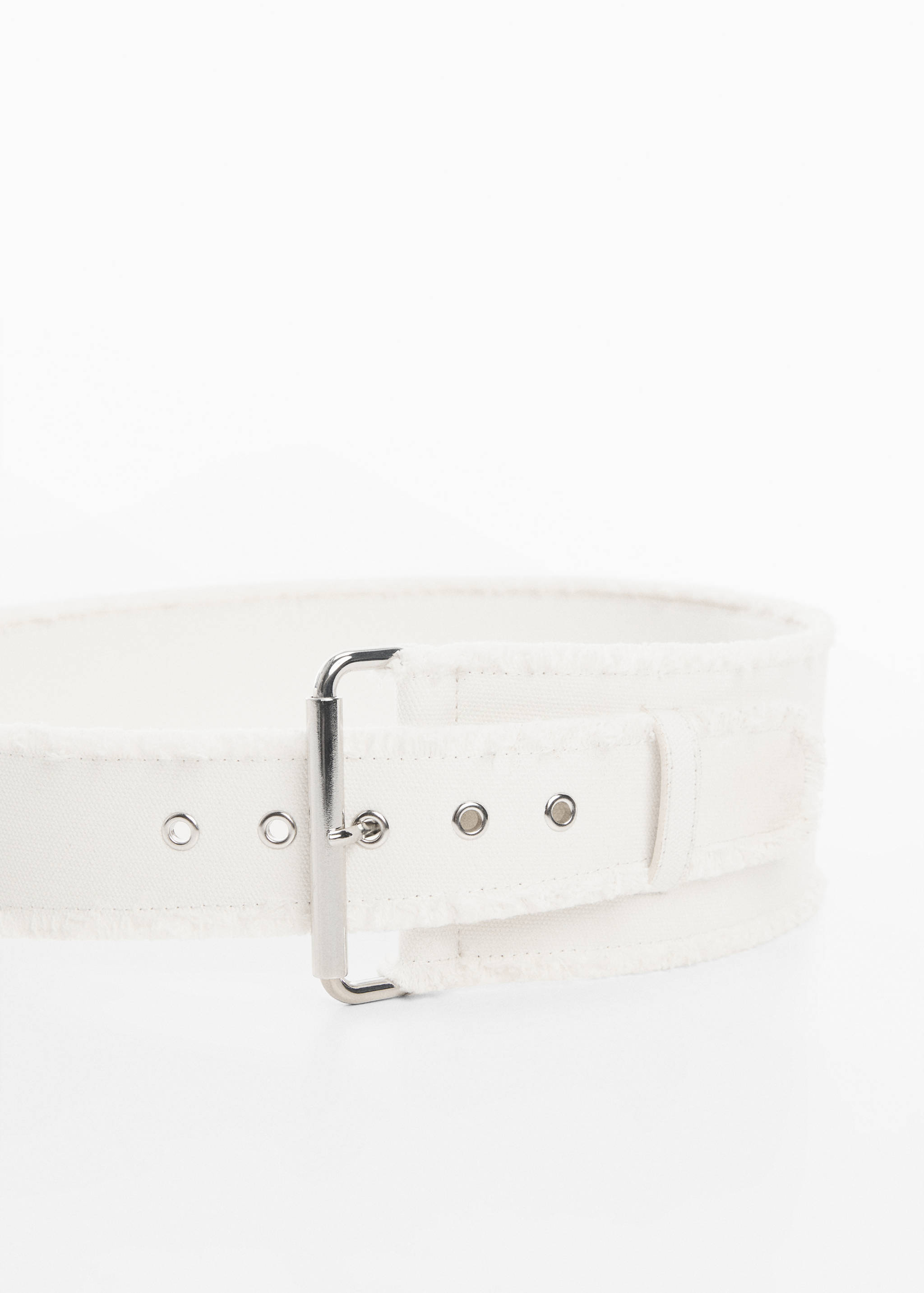 Breiter Gürtel mit ausgefransten Enden - Mittlere Ansicht