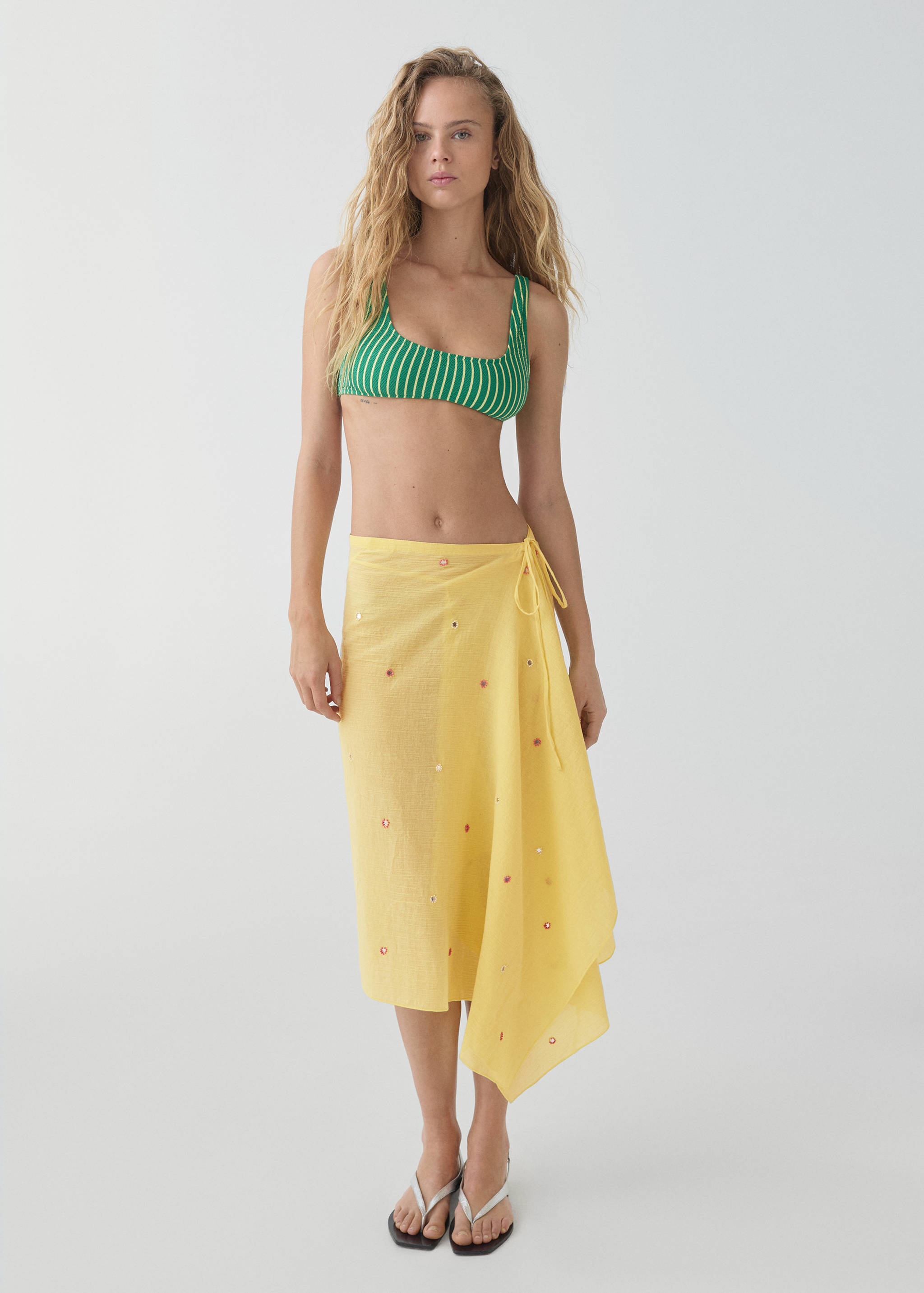 Sarong skirt with embroidered details - General plane