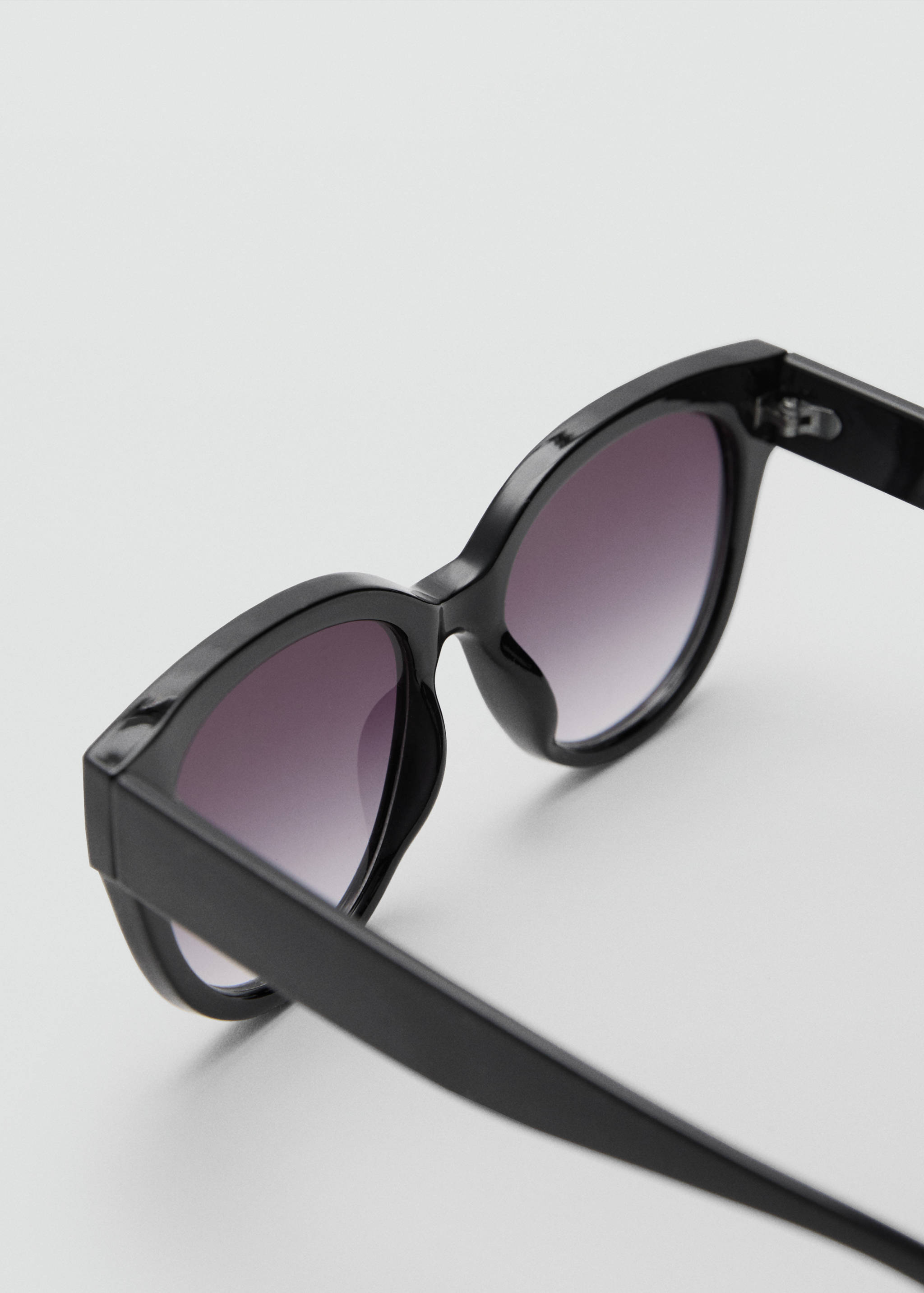 Resin frame sunglasses - Details of the article 1