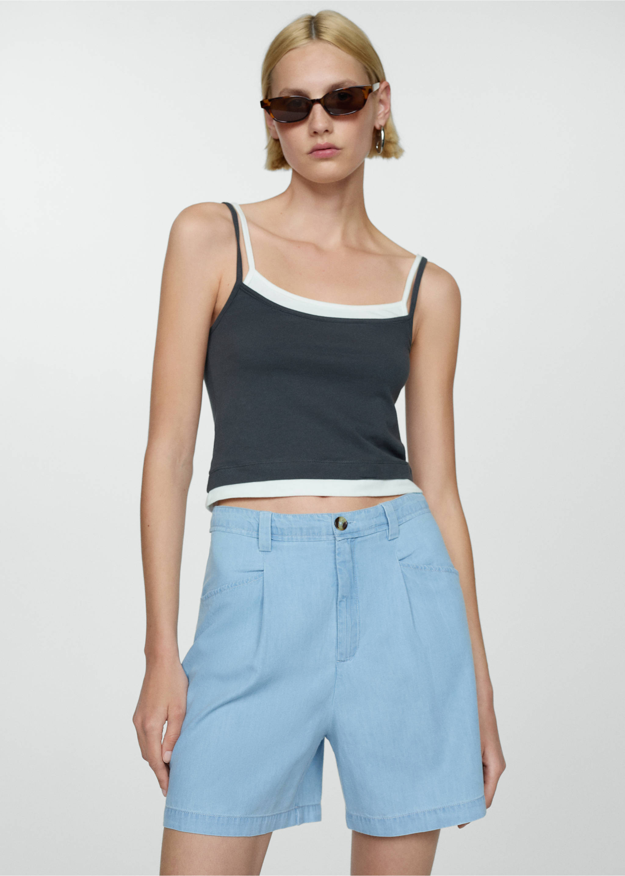 Straight mid-rise shorts - Medium plane, Light Blue. Ref: 77000257-00.
