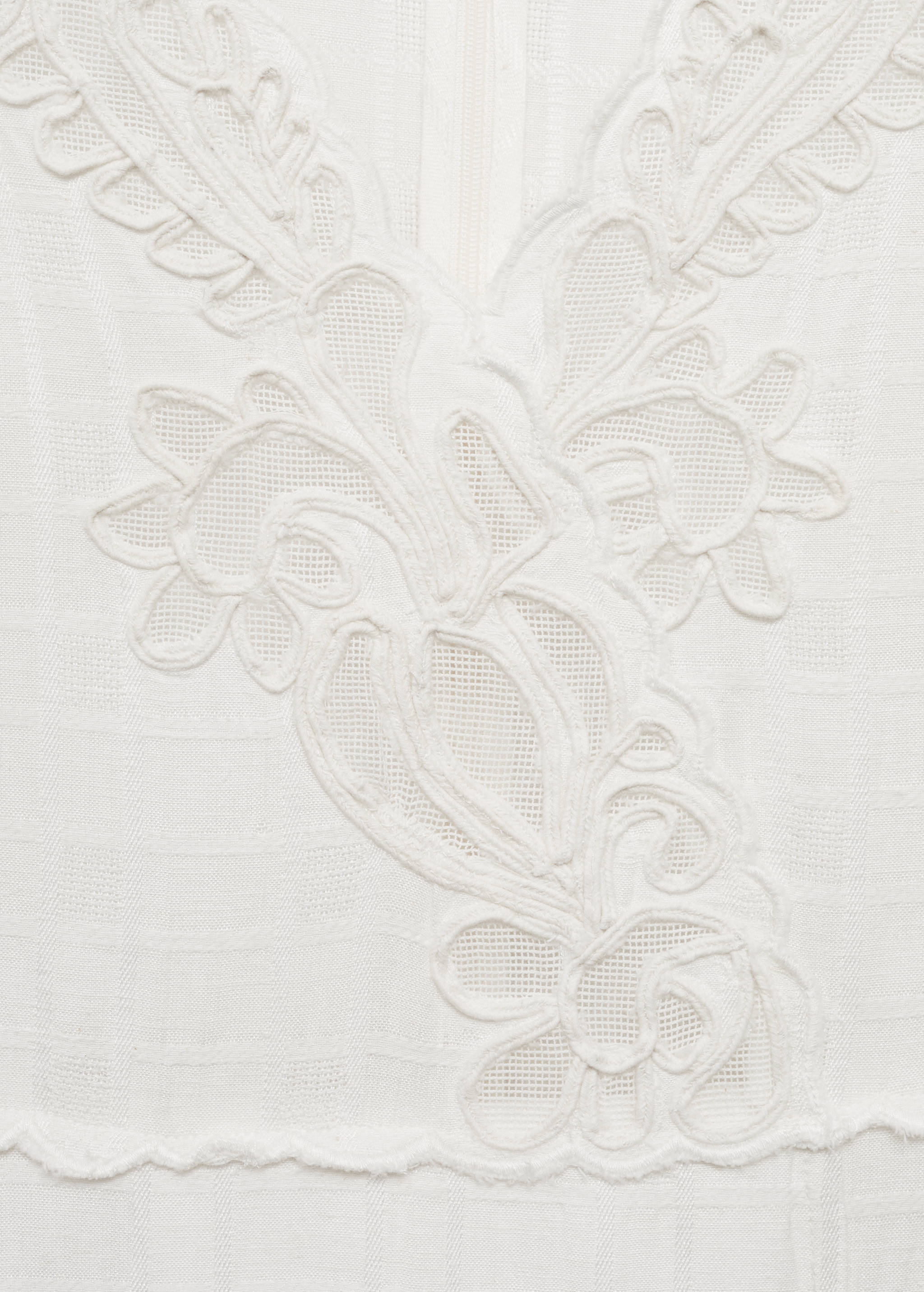 Kurzes Kleid mit Stickerei - Detail des Artikels 8