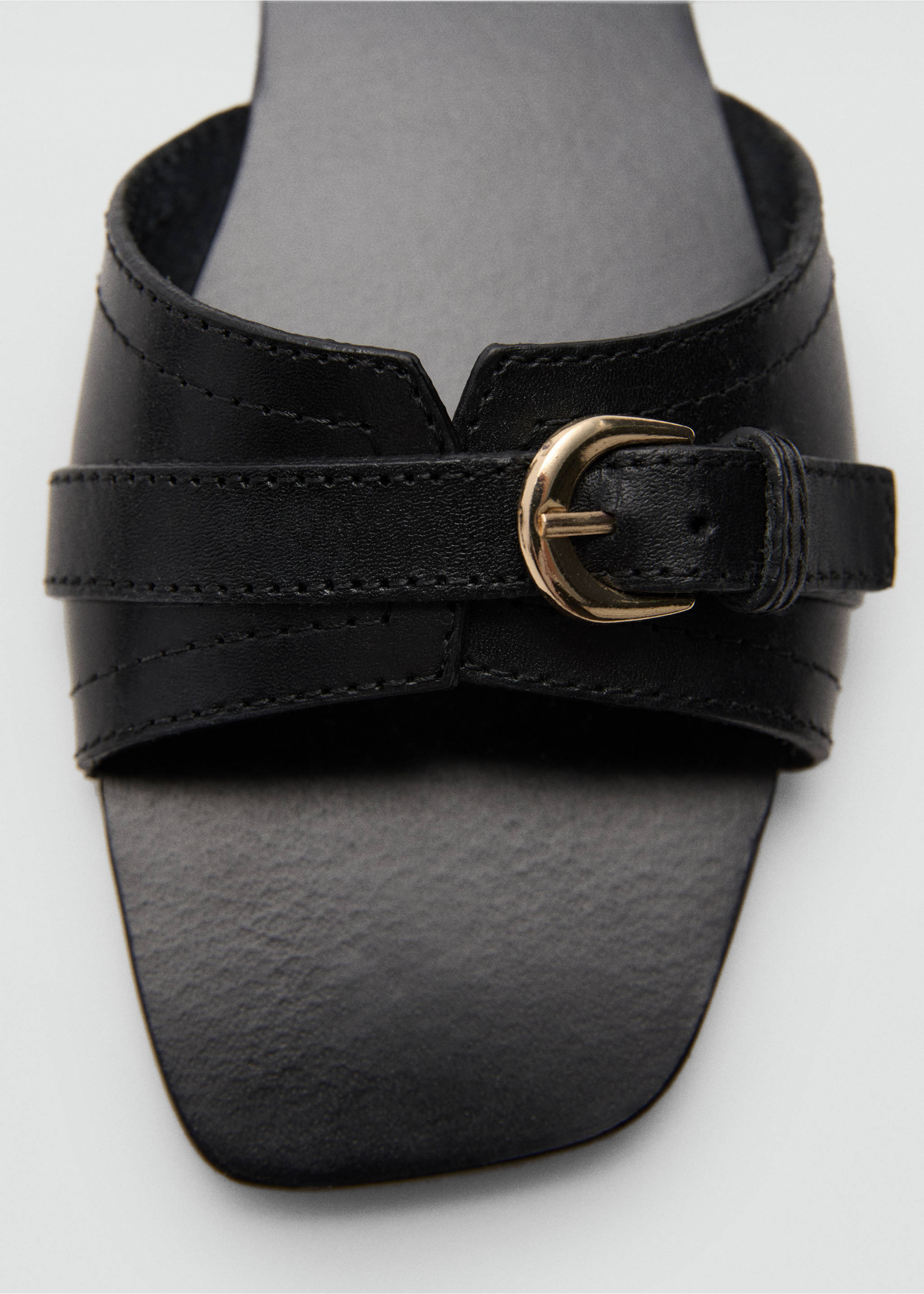 Buckle leather sandals - Details of the article 2, Black. Ref: 77000370-00.