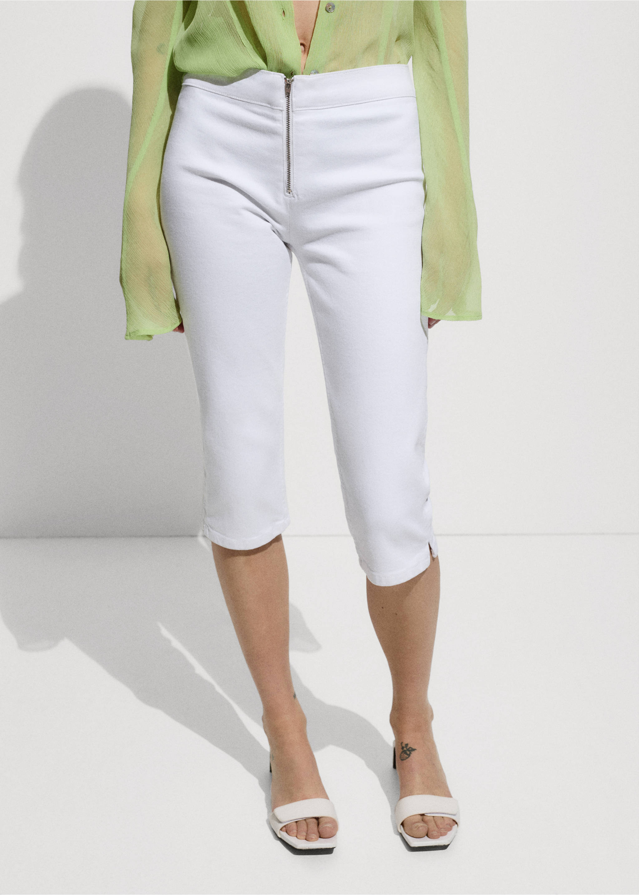 Slim-fit capri jeans with zip - Medium plane, White. Ref: 77000380-00.
