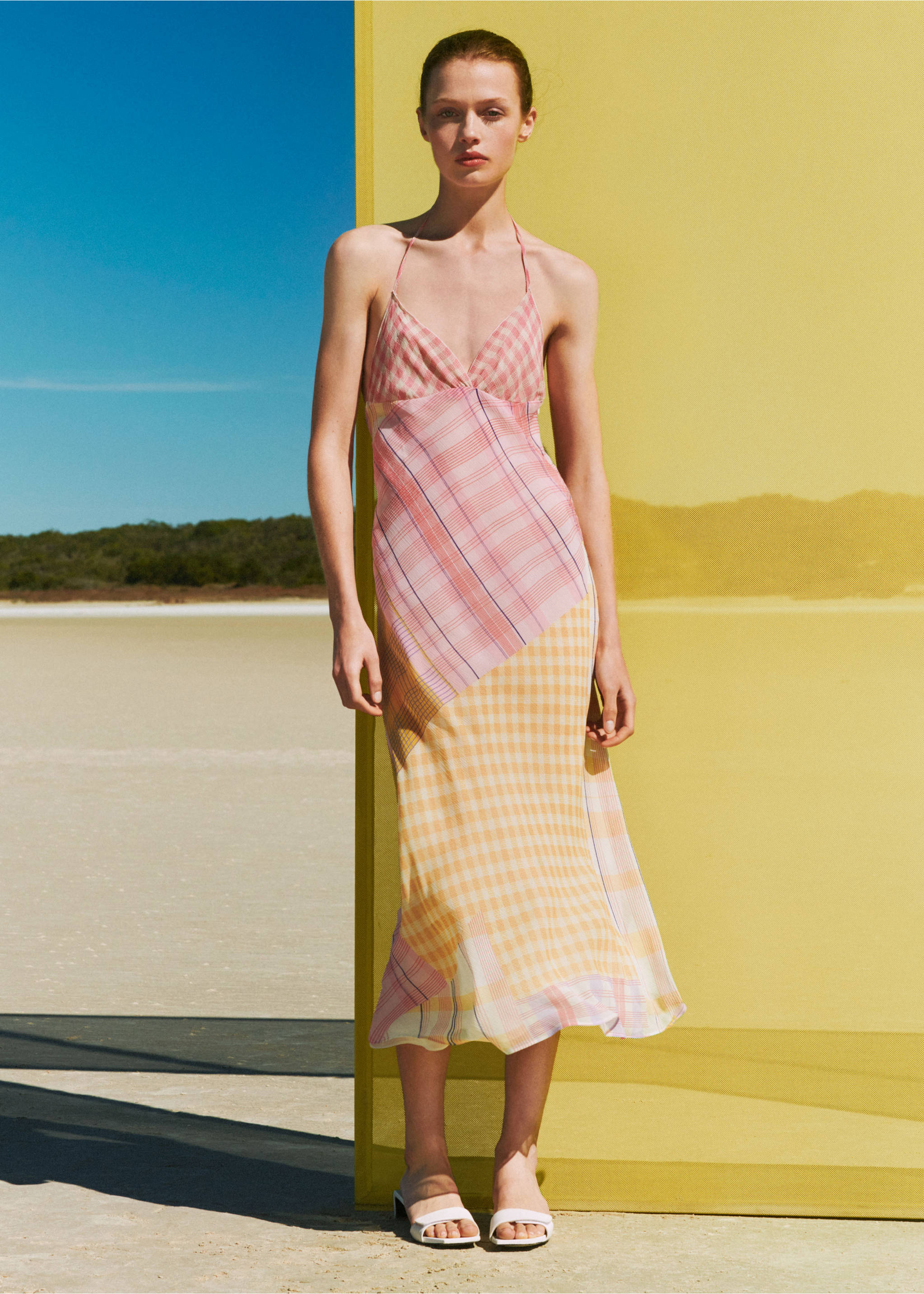 Printed halter-neck dress - Details of the article 6, Ecru. Ref: 77000391-00.