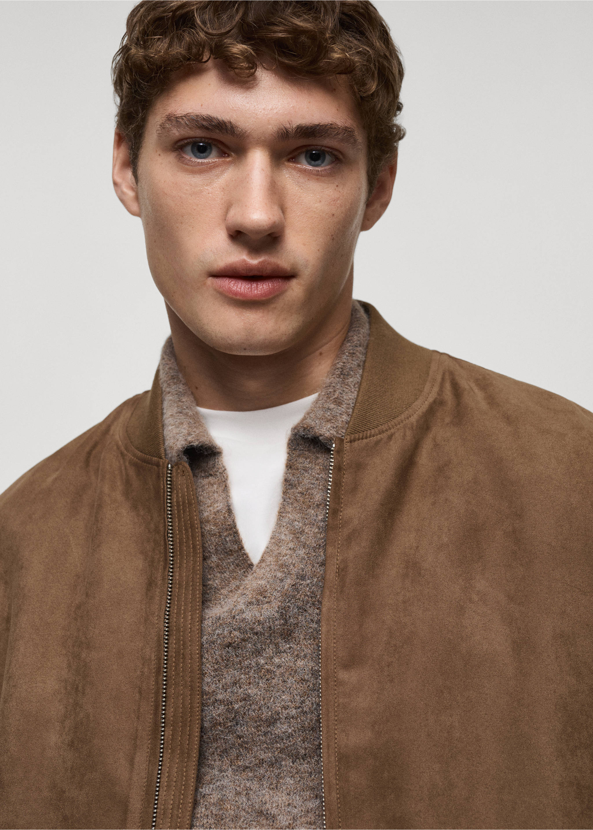 Bomberjacke mit Wildleder-Effekt - Detail des Artikels 1, Beige. Ref: 77000571-00.