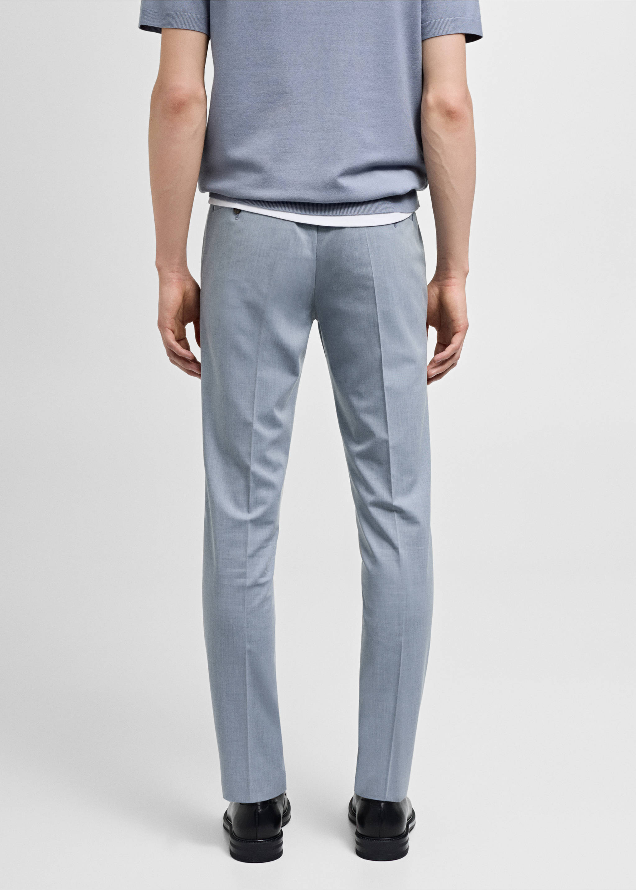 Super Slim Fit-Anzughose aus Stretchstoff - Rückseite des Artikels, Himmelblau. Ref: 77000583-00.