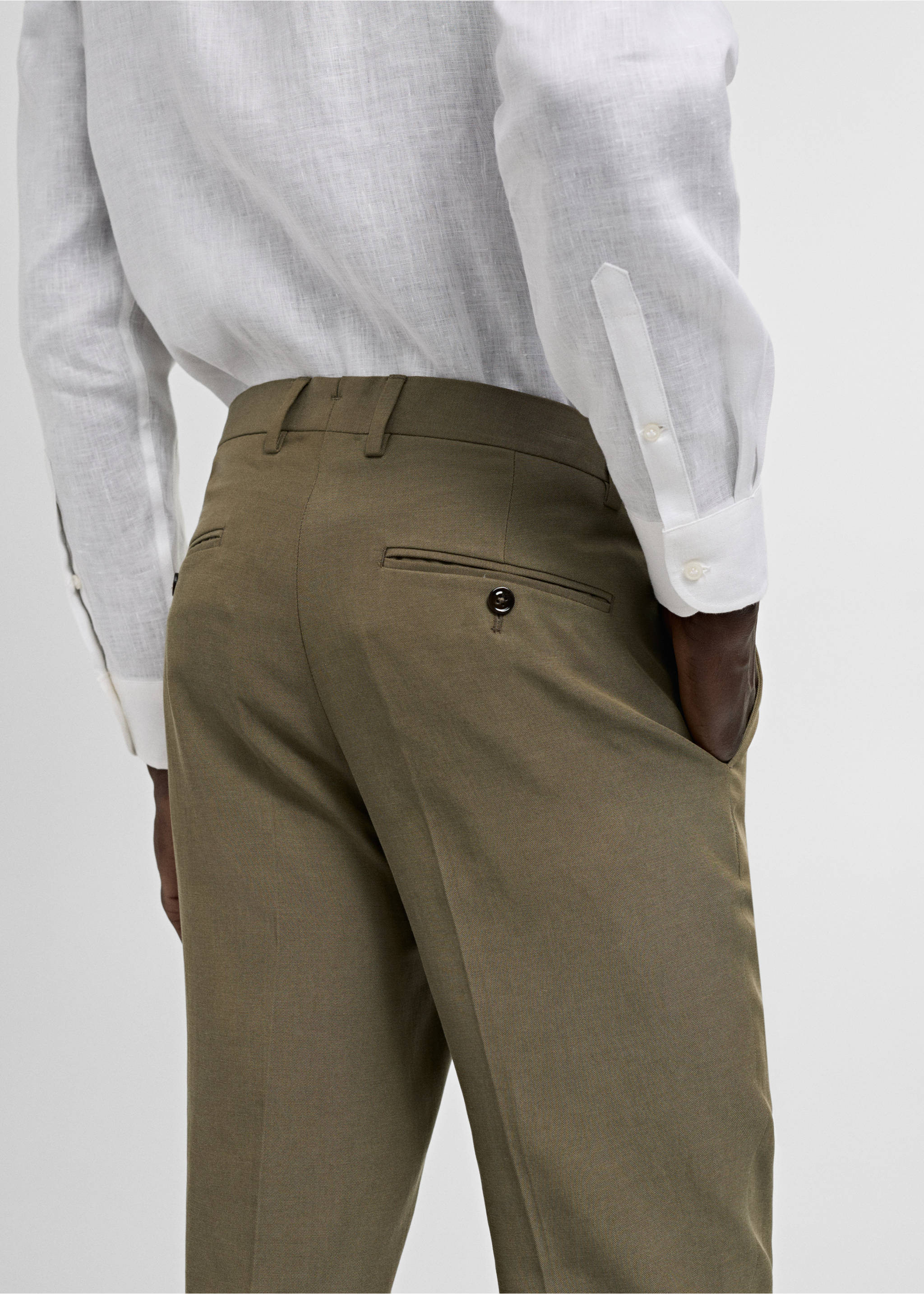 Tencel™ Slim-Fit-Anzughose mit Abnähern - Detail des Artikels 2, Khaki. Ref: 77000590-00.