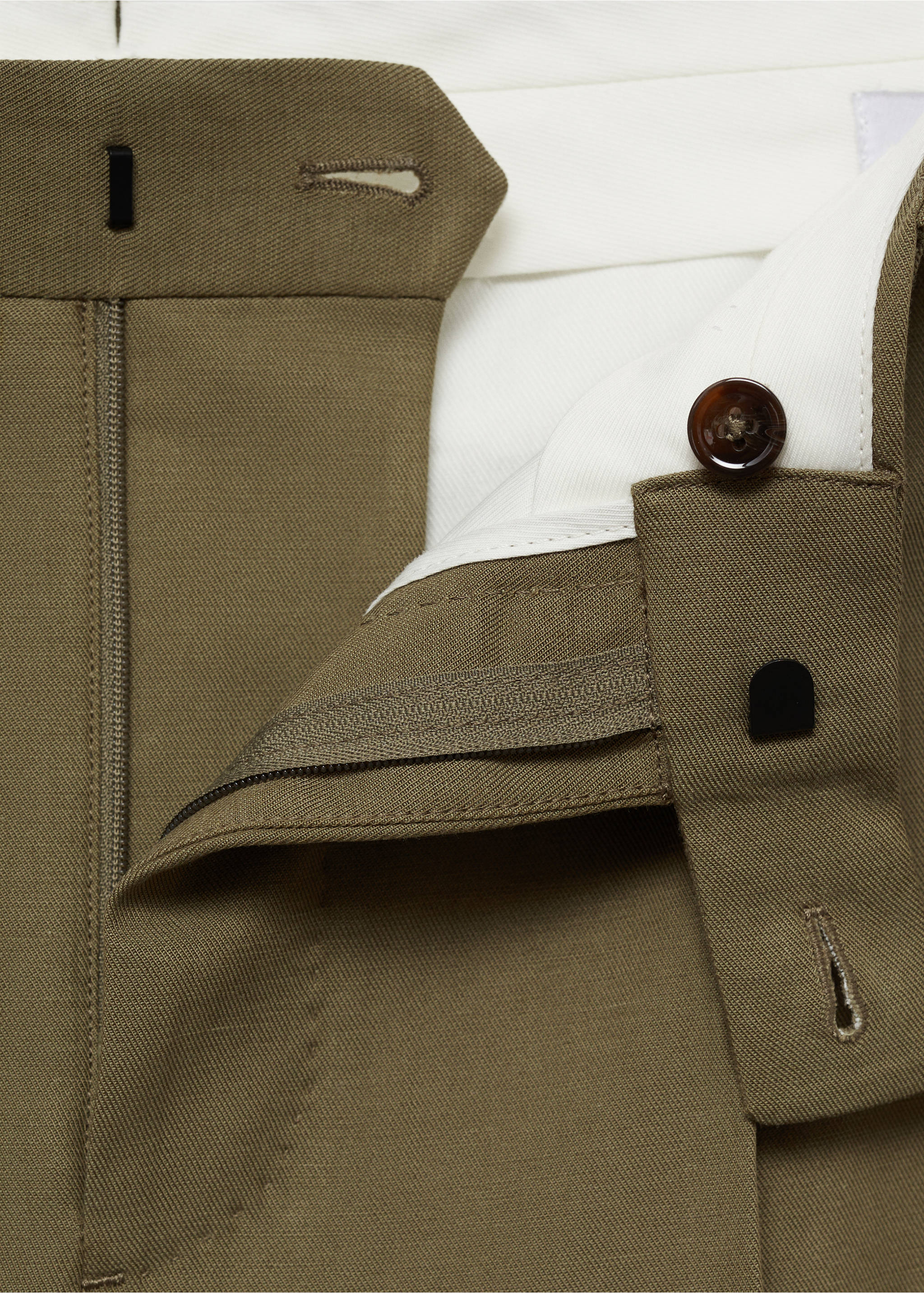 Tencel™ Slim-Fit-Anzughose mit Abnähern - Detail des Artikels 8, Khaki. Ref: 77000590-00.