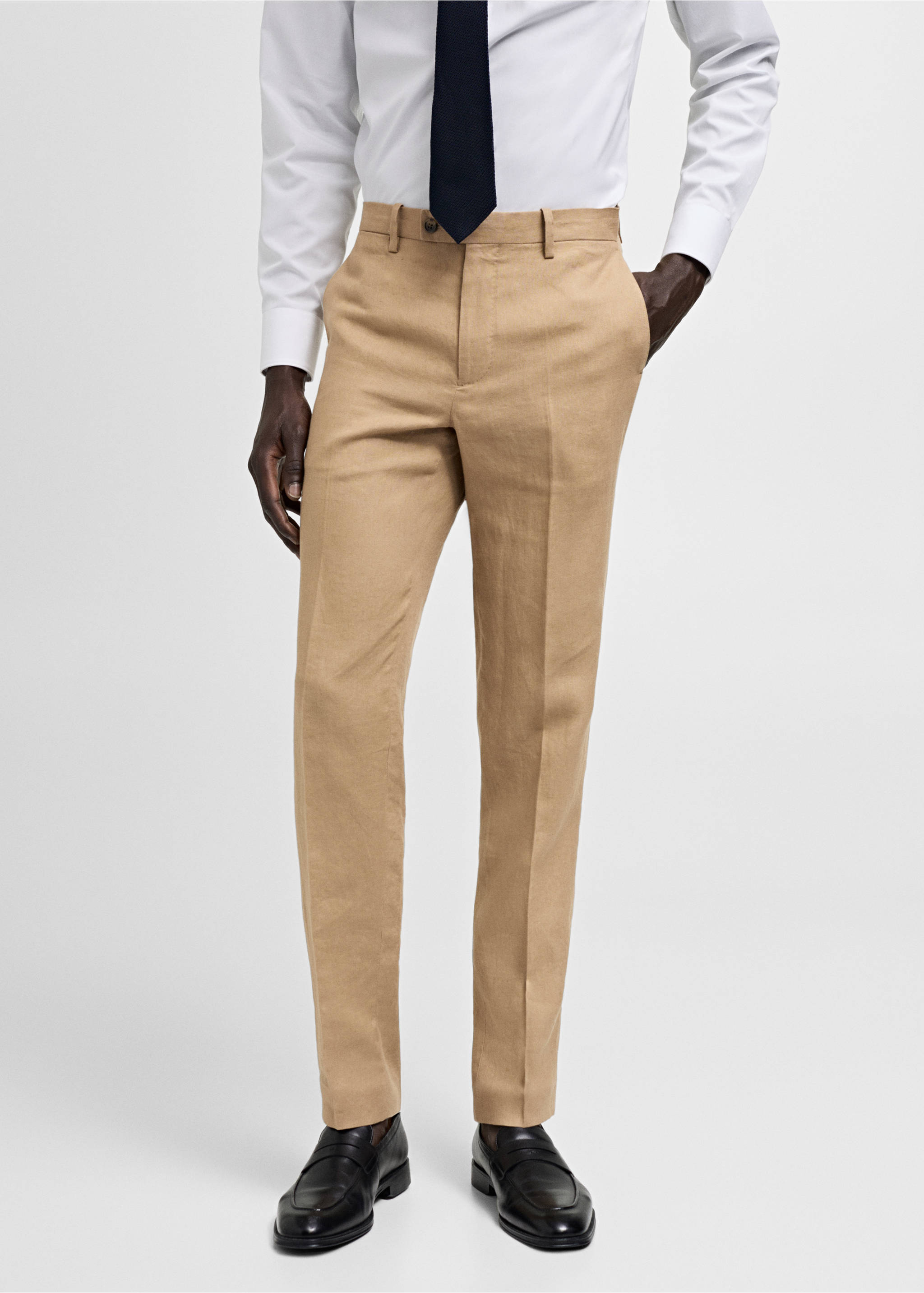 Slim-Fit-Anzughose aus 100 % Leinen - Mittlere Ansicht, Mittelbraun. Ref: 77000591-00.