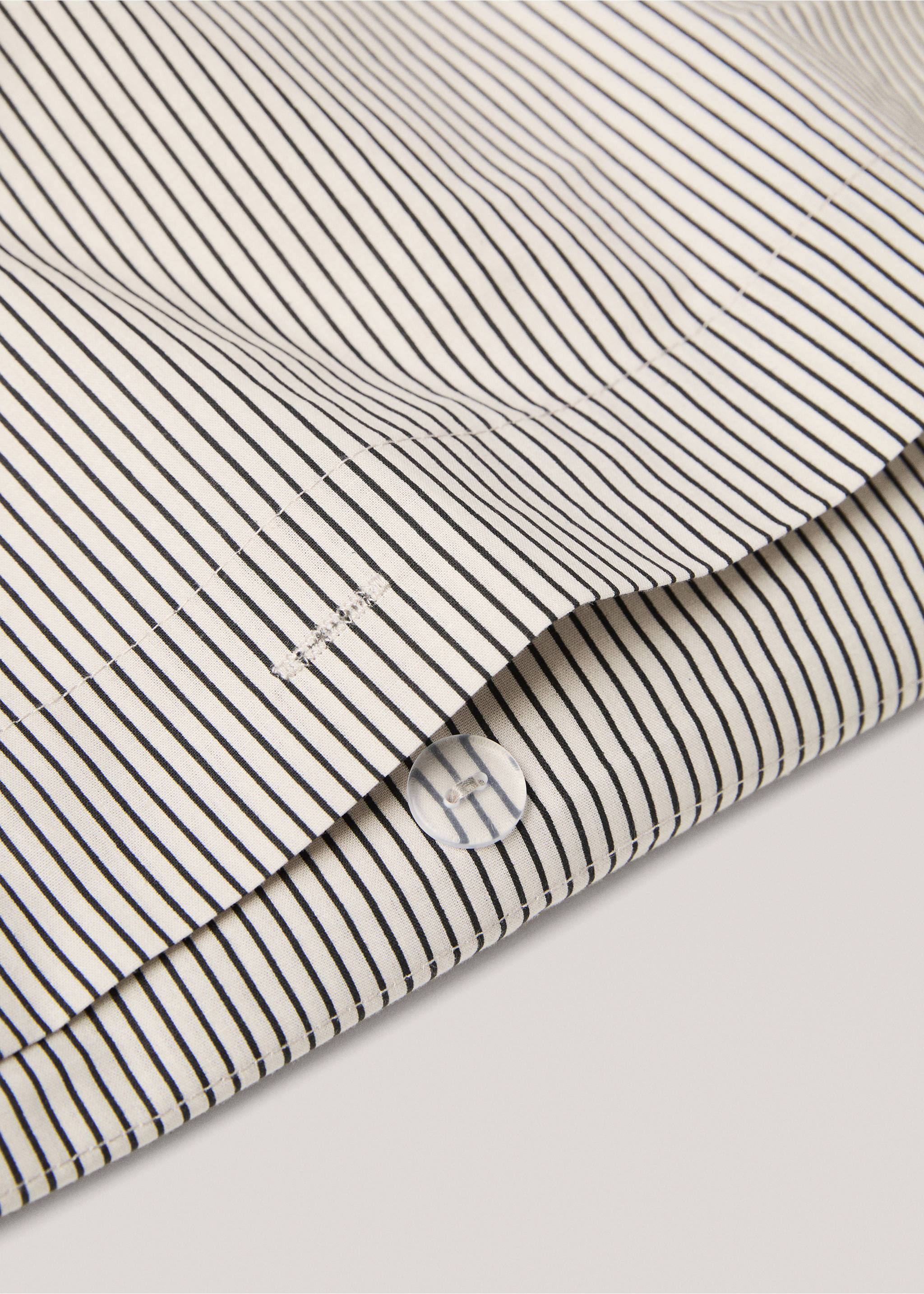 Multi-striped two-tone design duvet cover for king bed - Details of the article 1, Beige. Ref: 77000600-00.