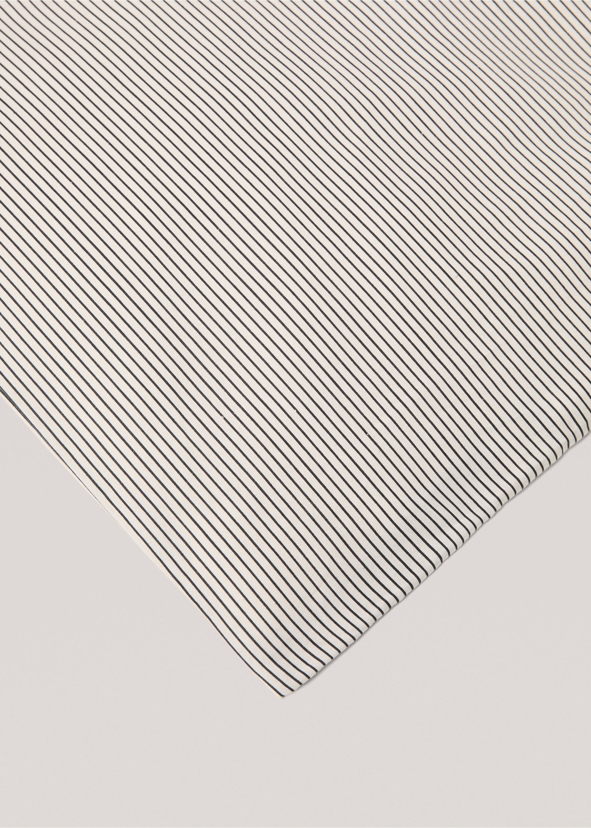 Multi-striped two-tone design duvet cover for king bed - Details of the article 3, Beige. Ref: 77000600-00.