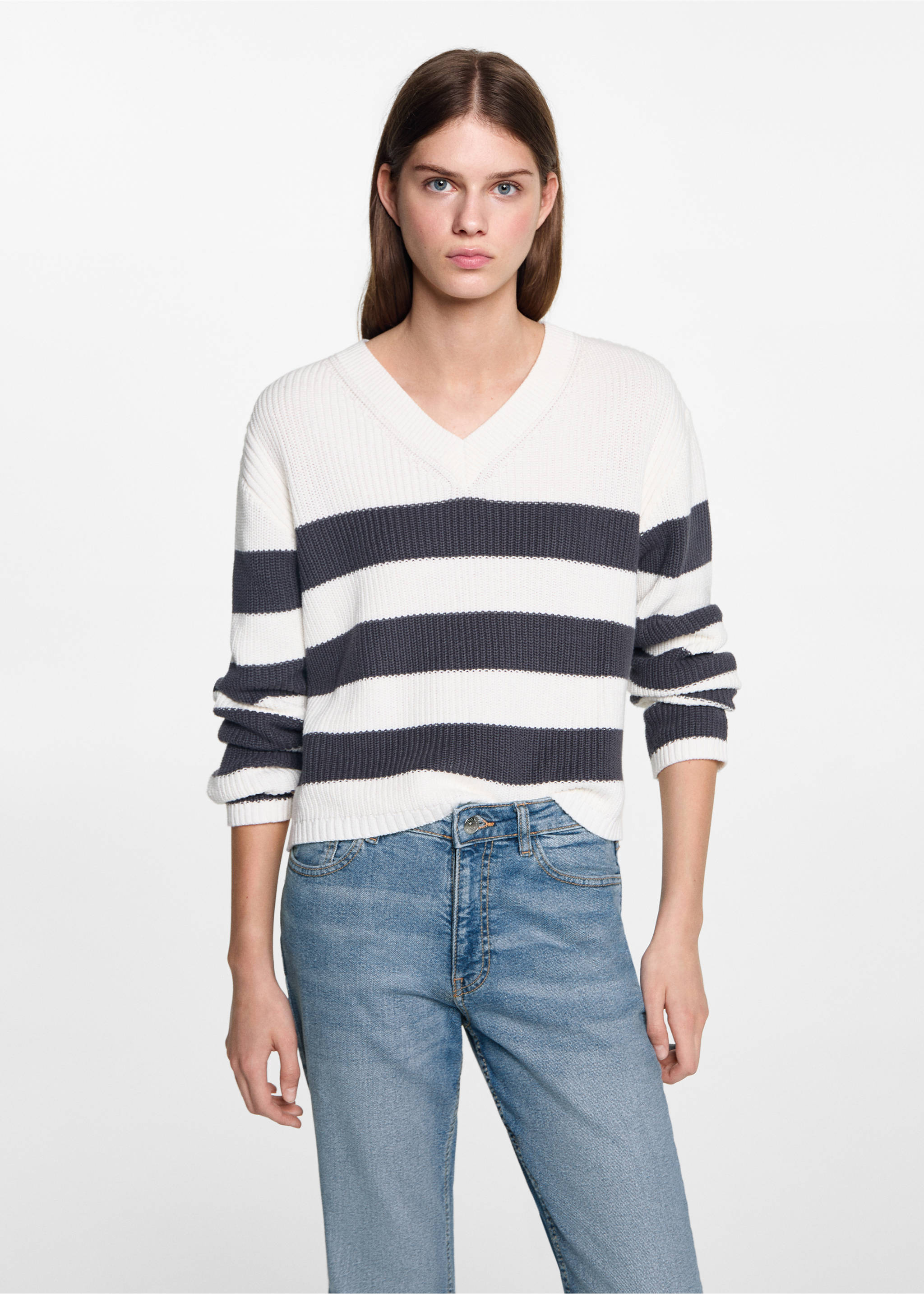 Flared finished jeans - Details of the article 1, Medium Blue. Ref: 77000617-00.