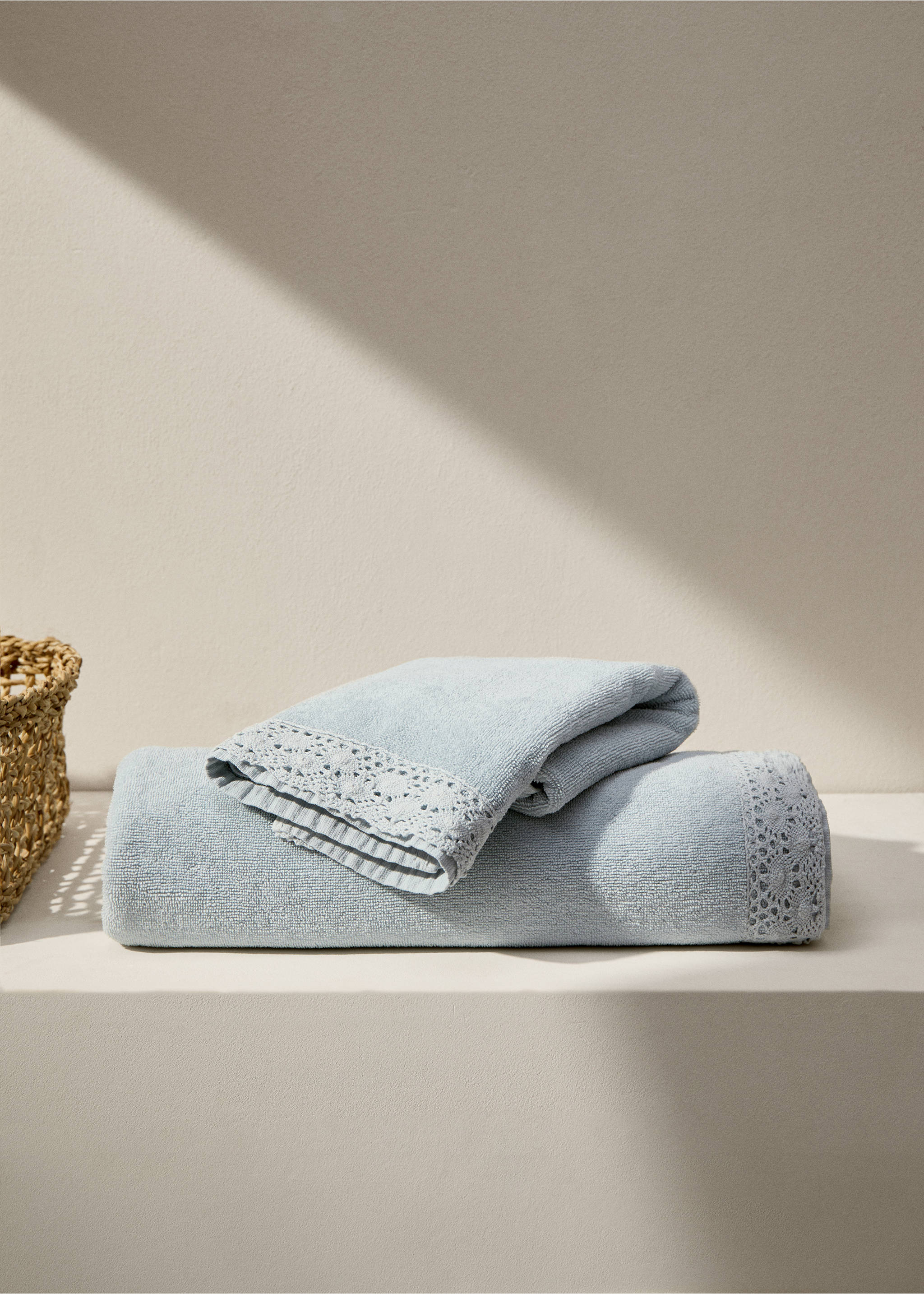 Bath towel with crochet detail 90x150cm - General plane, Sky Blue. Ref: 77000653-00.