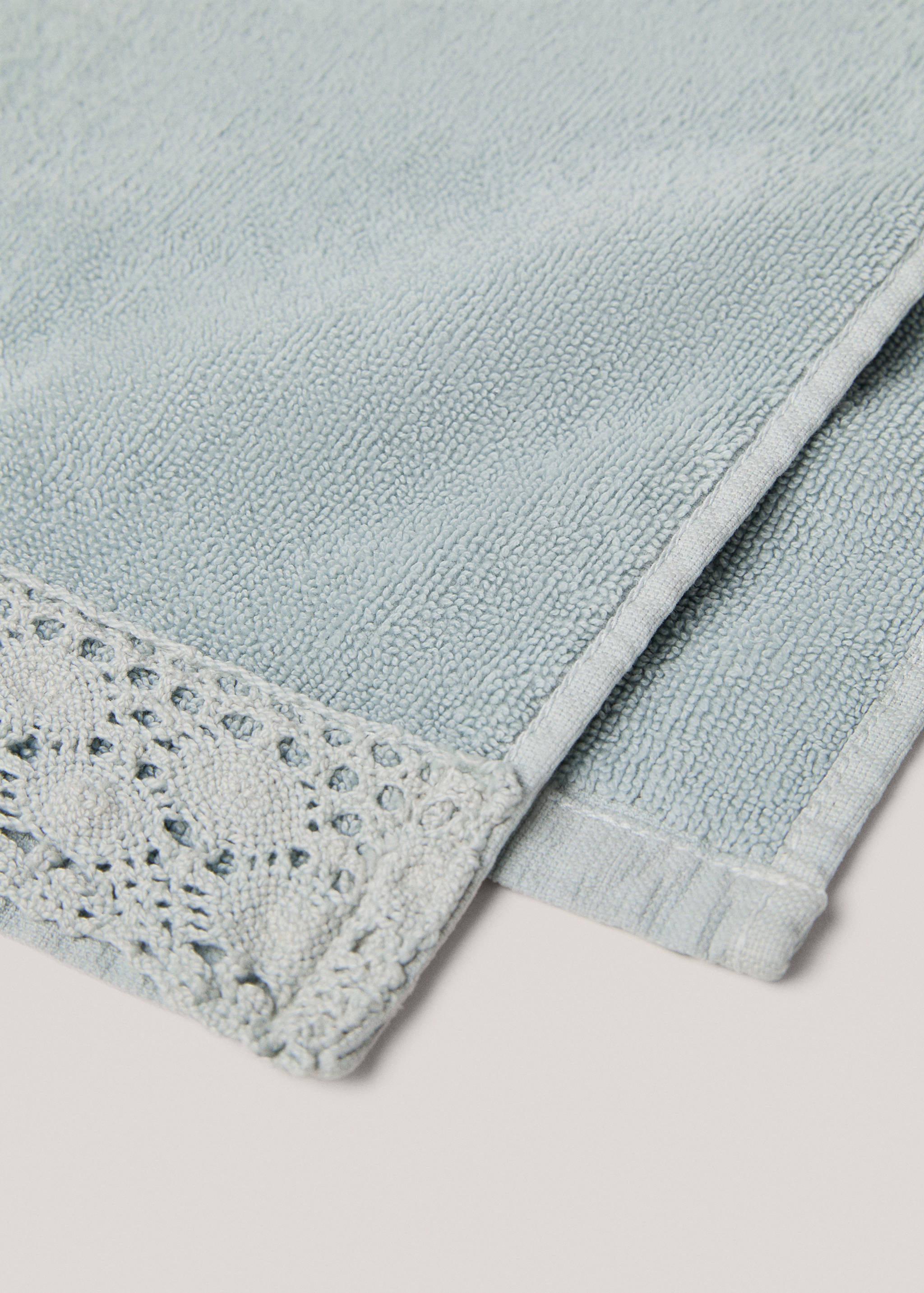 Bath towel with crochet detail 90x150cm - Details of the article 2