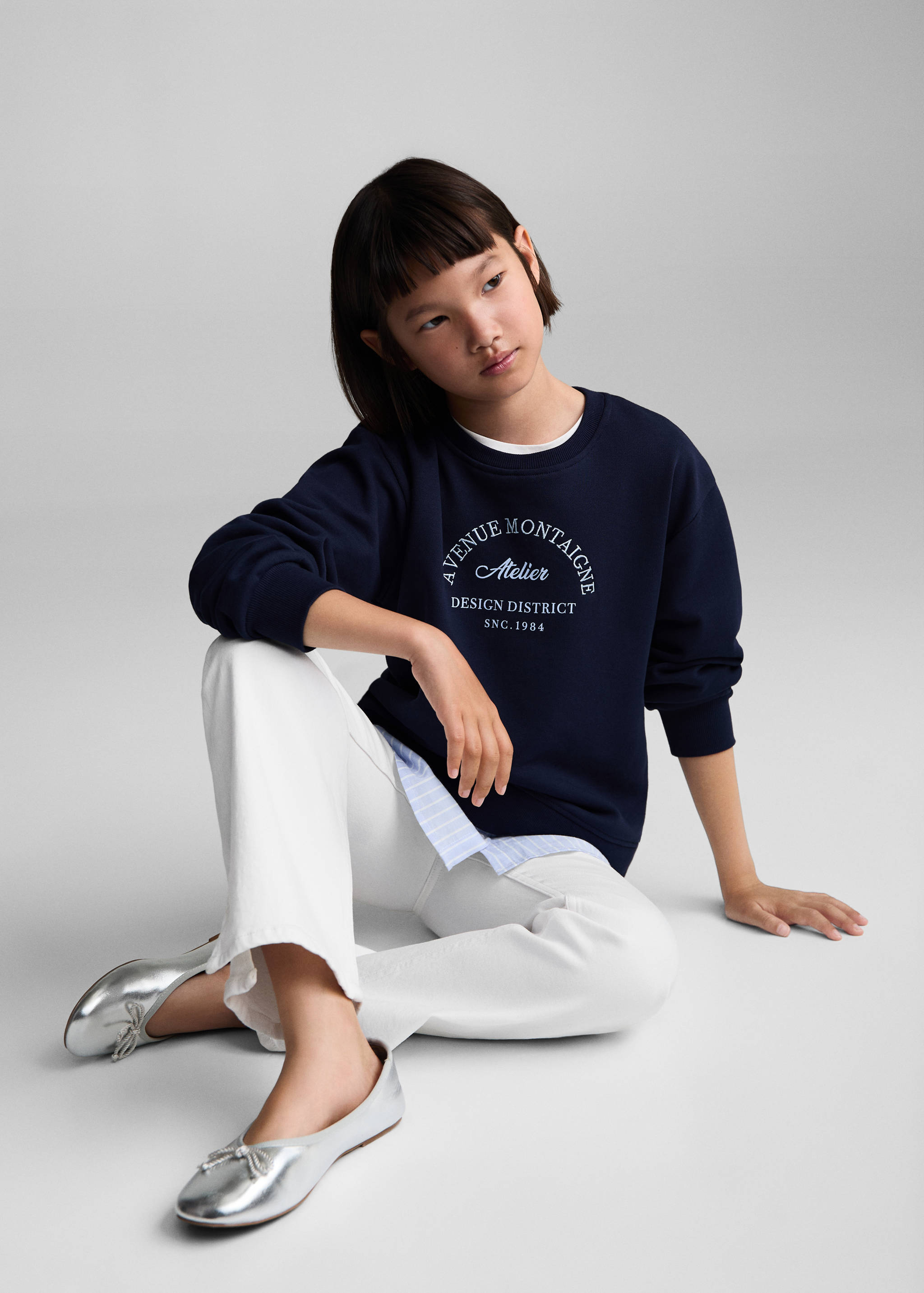 Flared jeans with opening - Details of the article 1