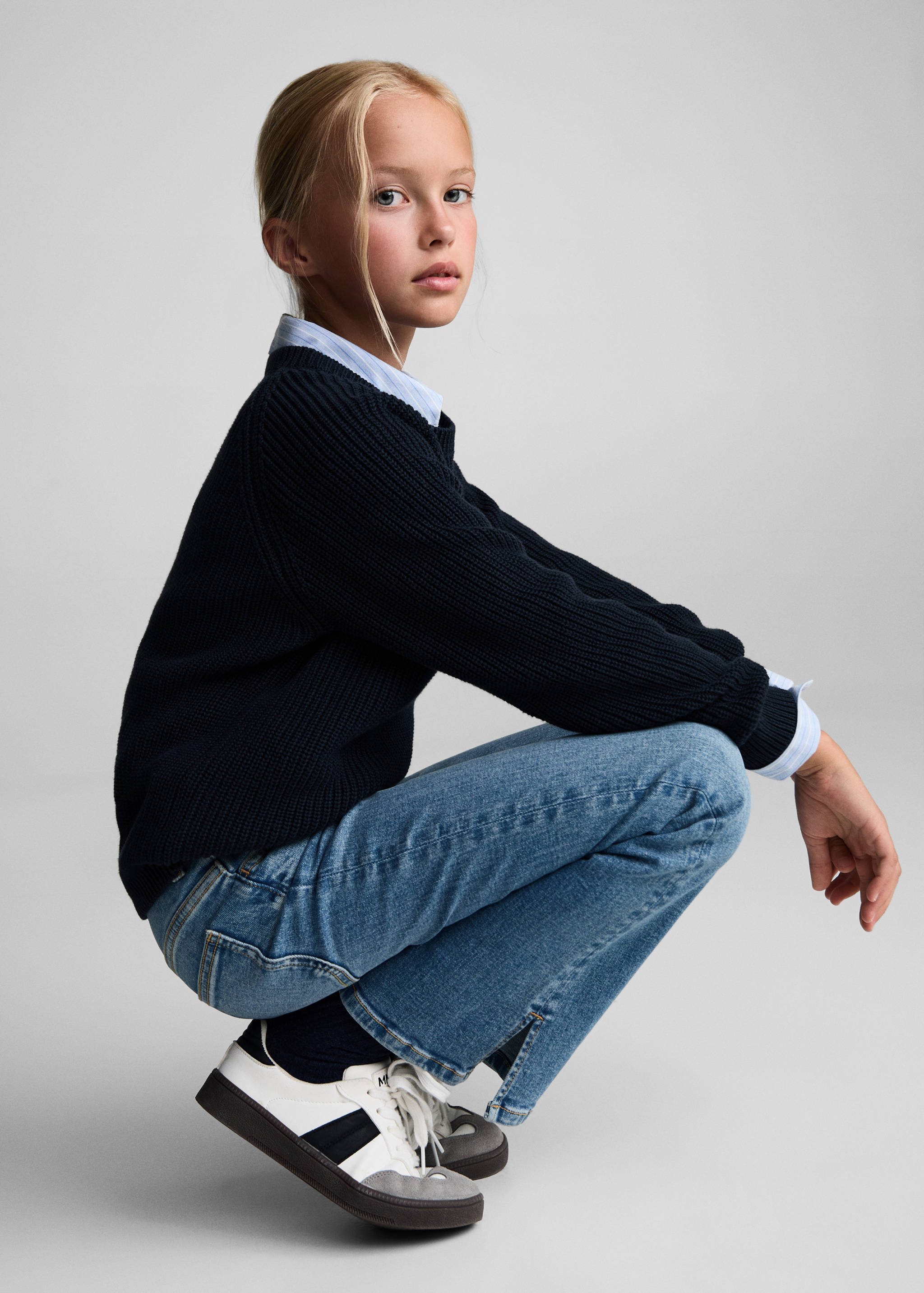 Flared jeans with opening - Details of the article 1