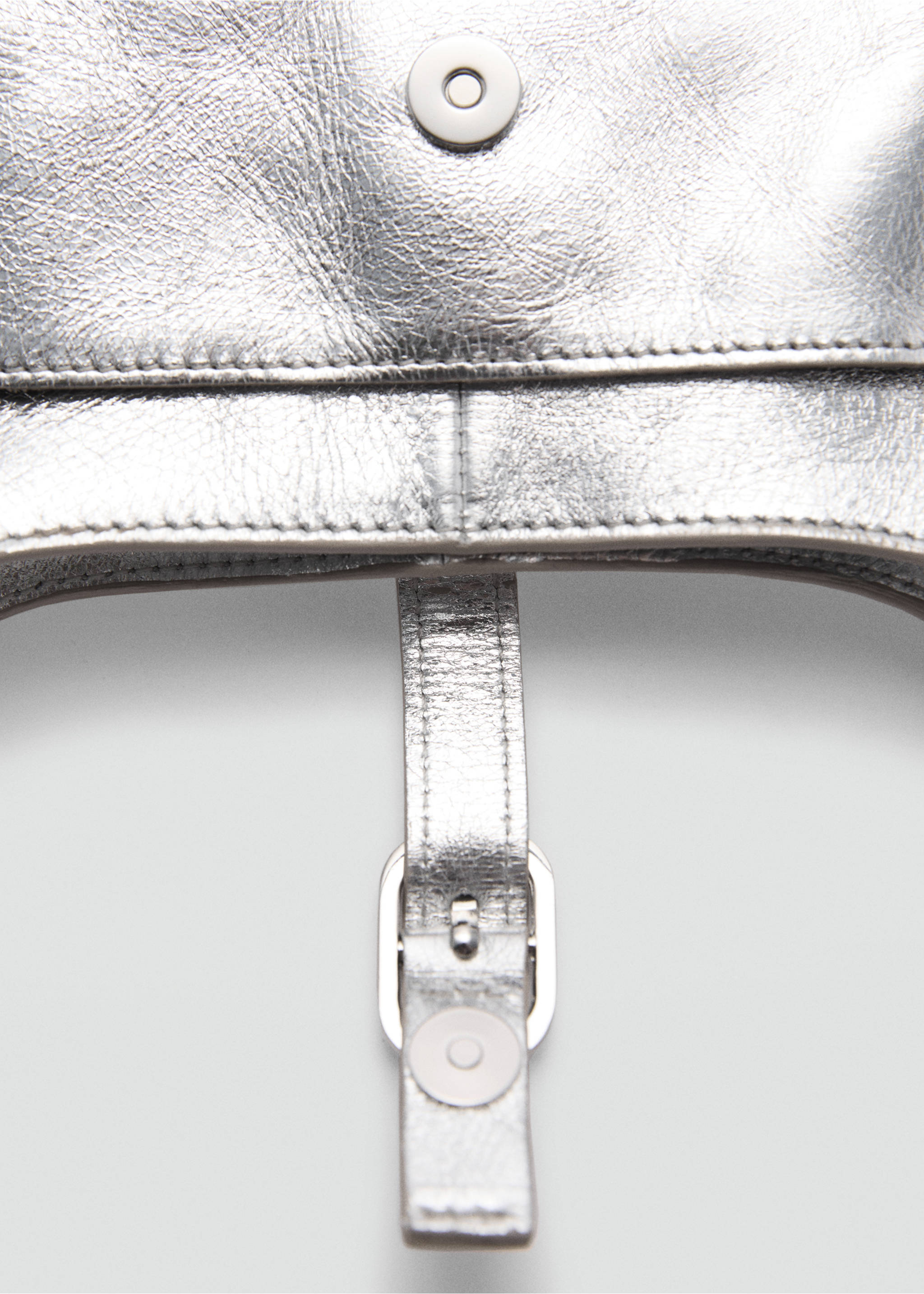Sac cuir métallisé - Détail de l'article 3, Argent. Ref: 77002013-00.