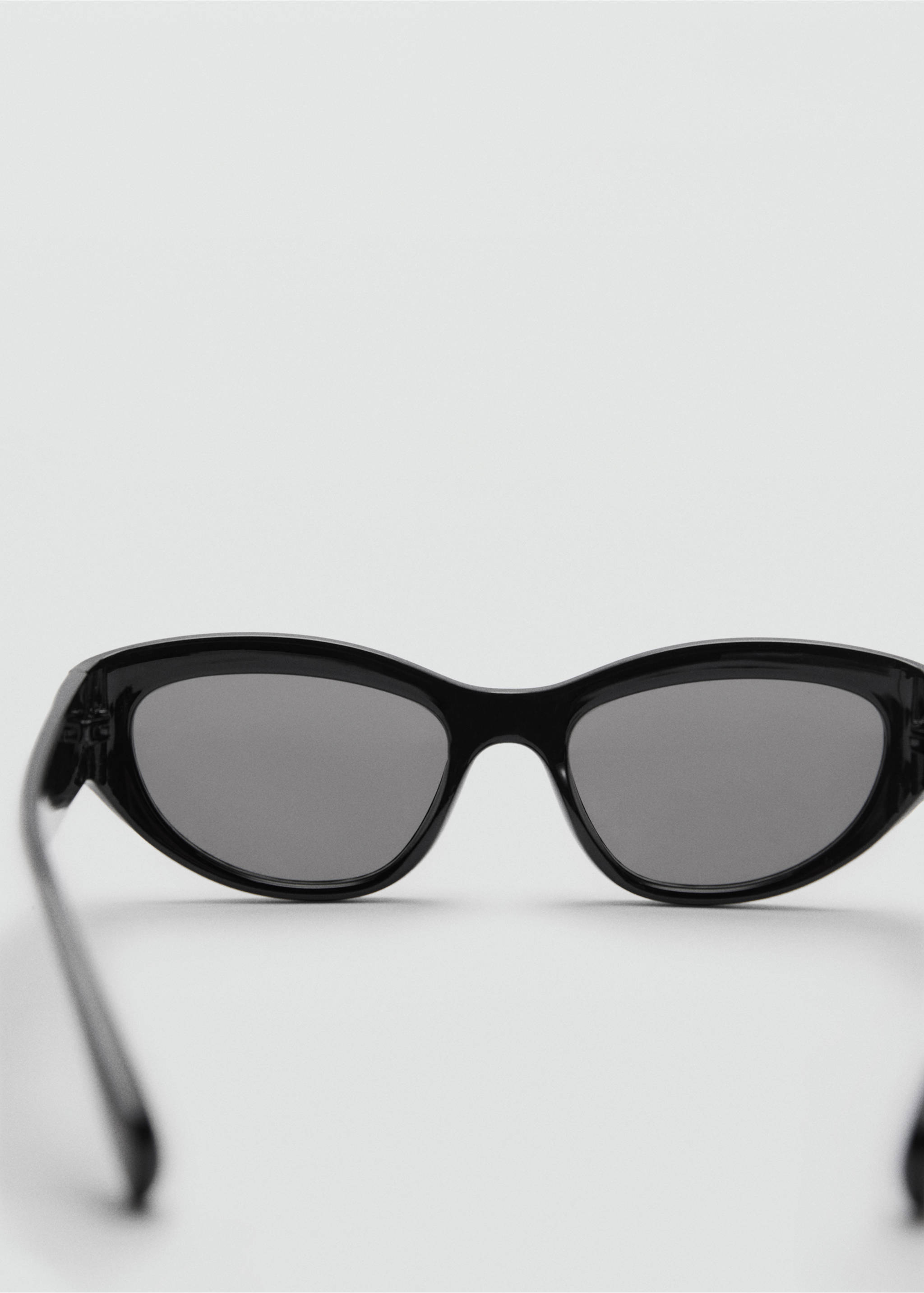 Lunettes de soleil monture plastique - Détail de l'article 1, Noir. Ref: 77002546-00.