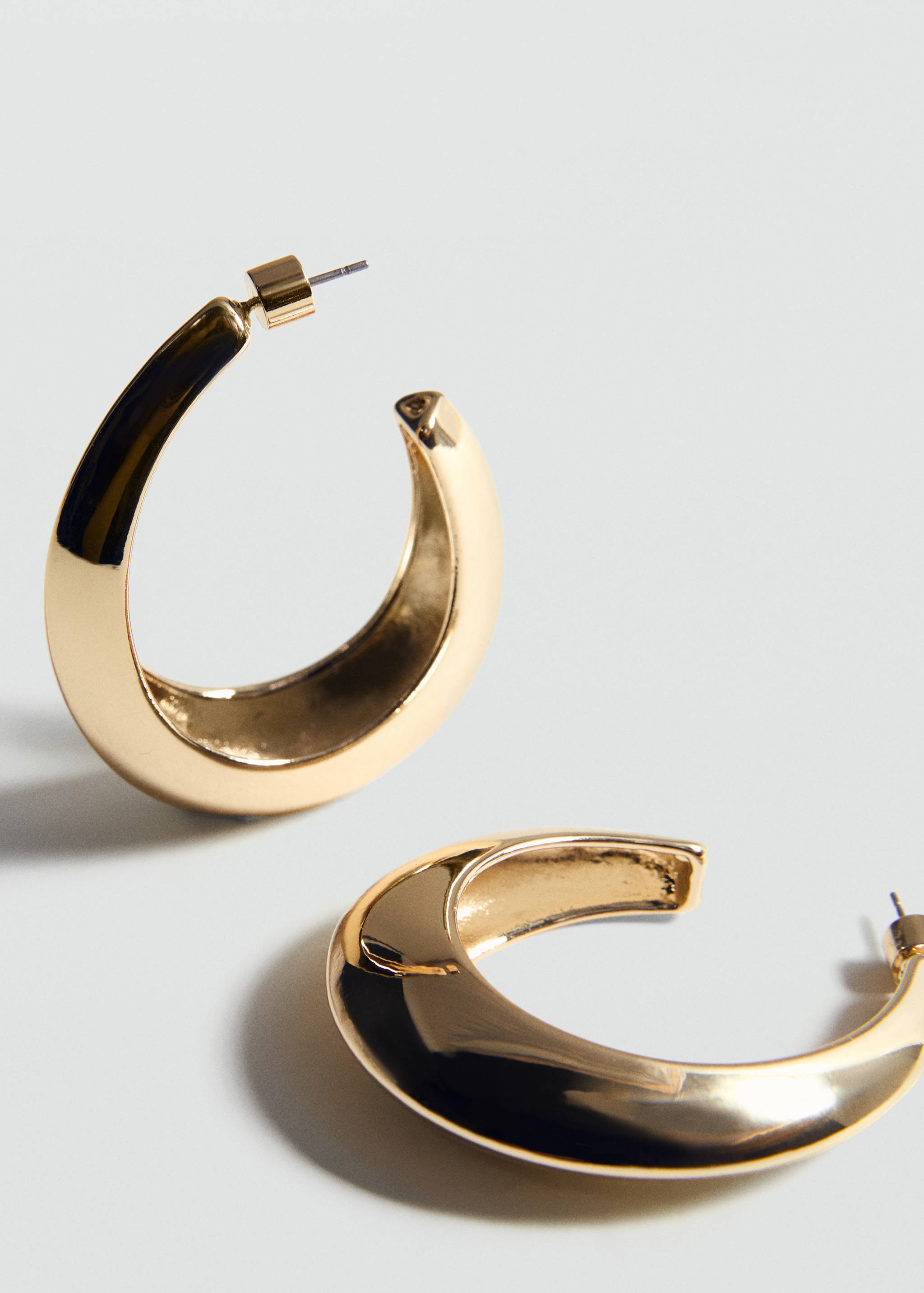 Oval hoop earrings - Details of the article 1