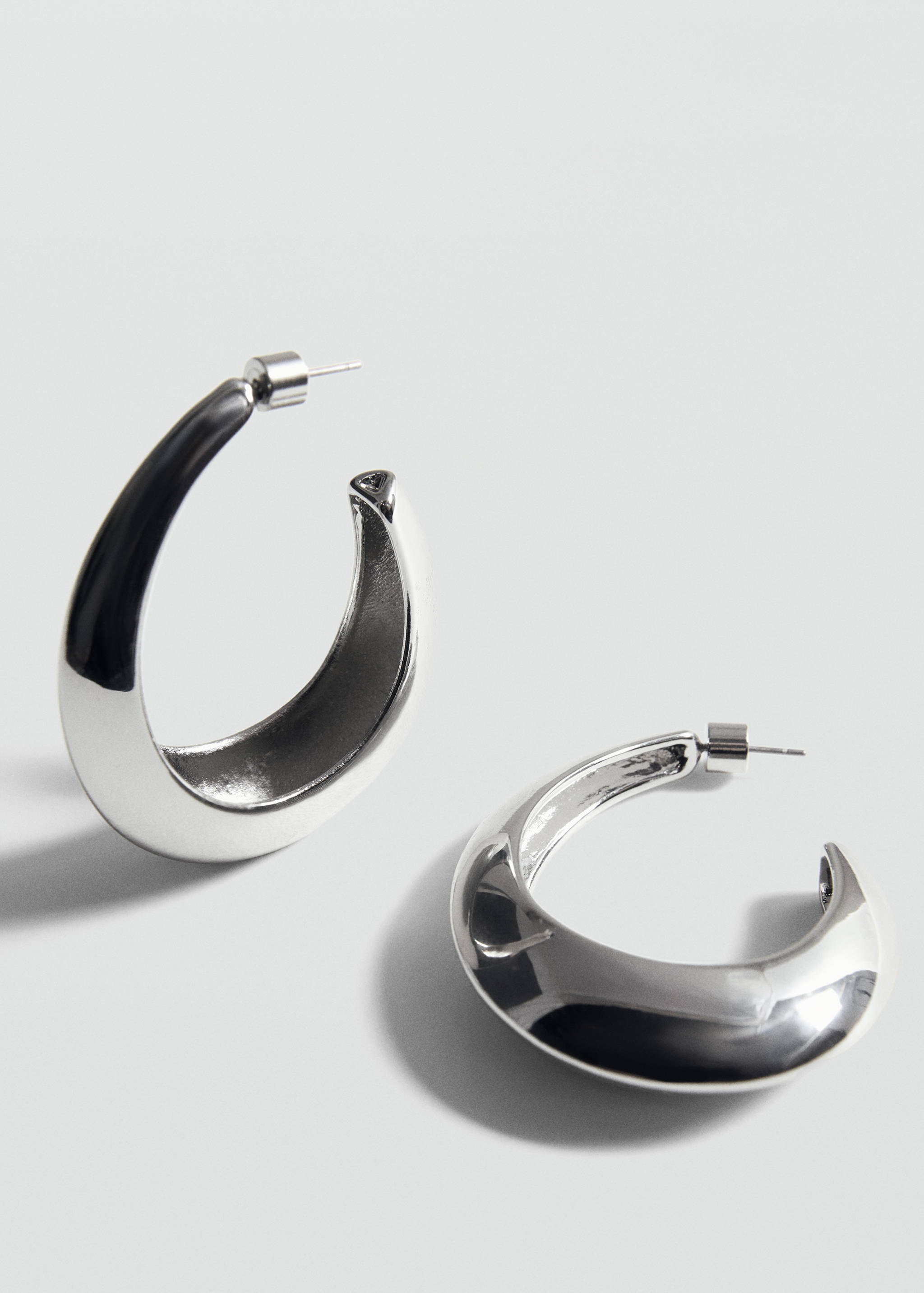 Oval hoop earrings - Details of the article 1