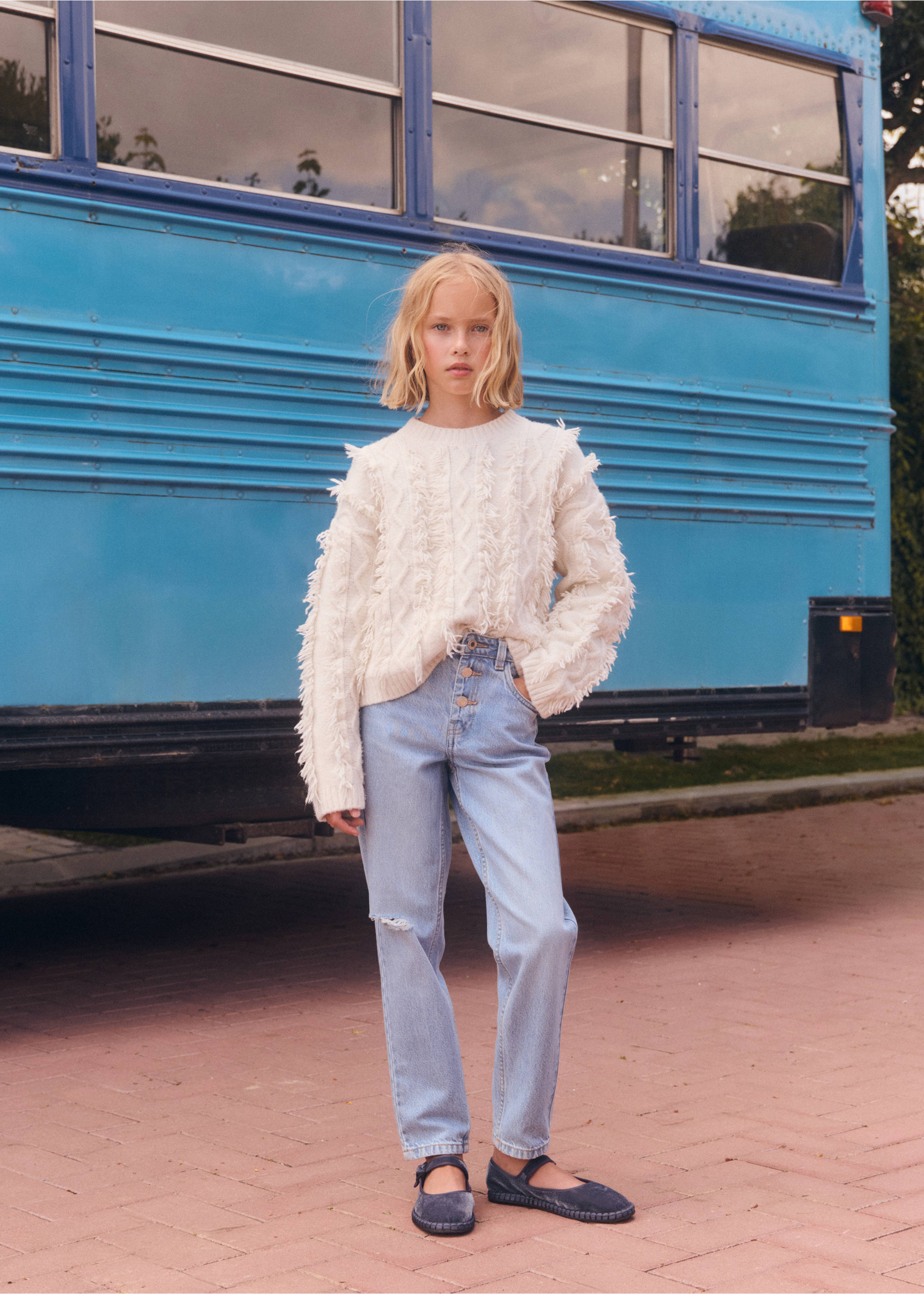 Mom-fit jeans - Details of the article 5, Medium Blue. Ref: 77003275-00.