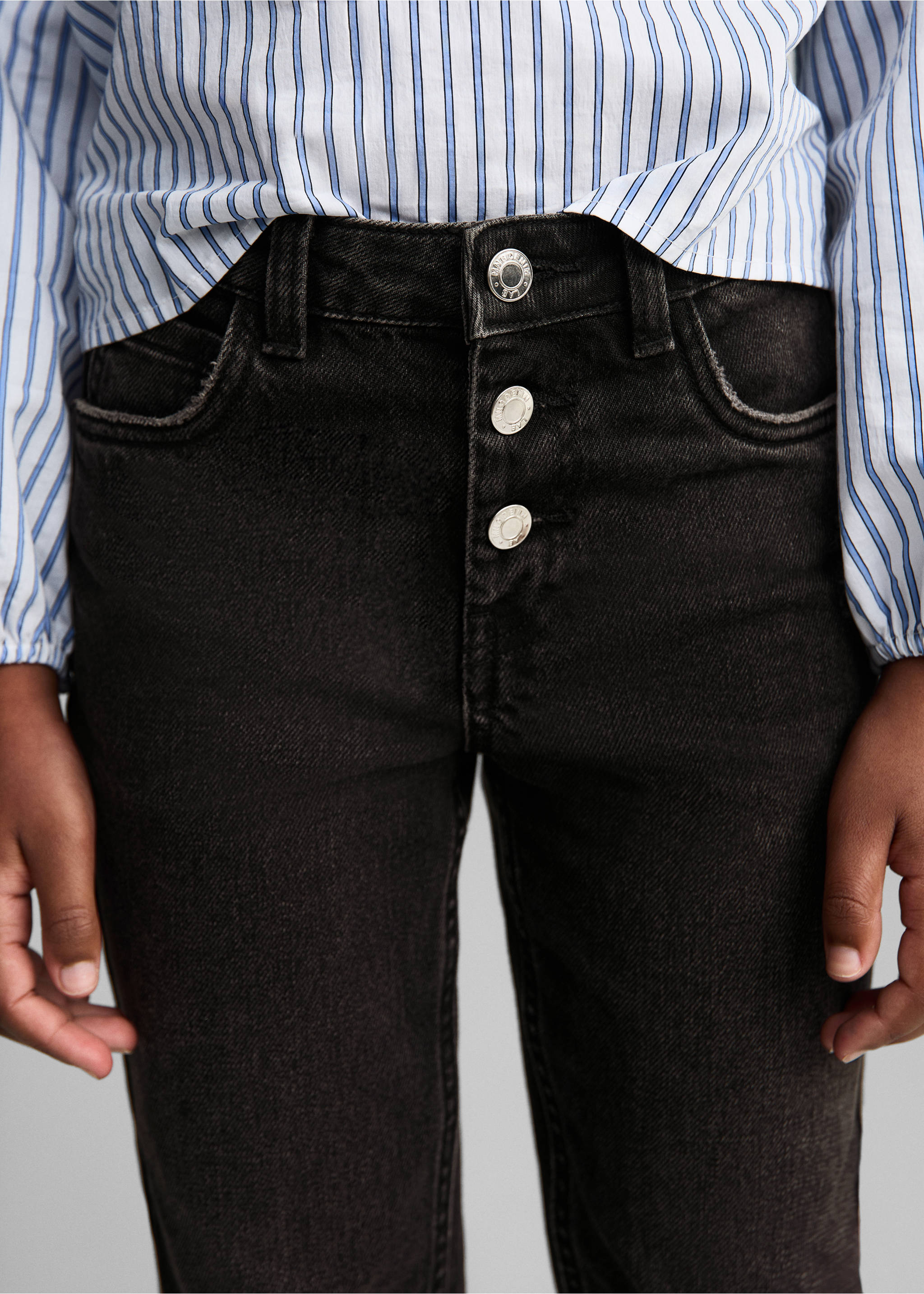 Jean mom-fit - Détail de l'article 1, Black denim. Ref: 77003275-00.
