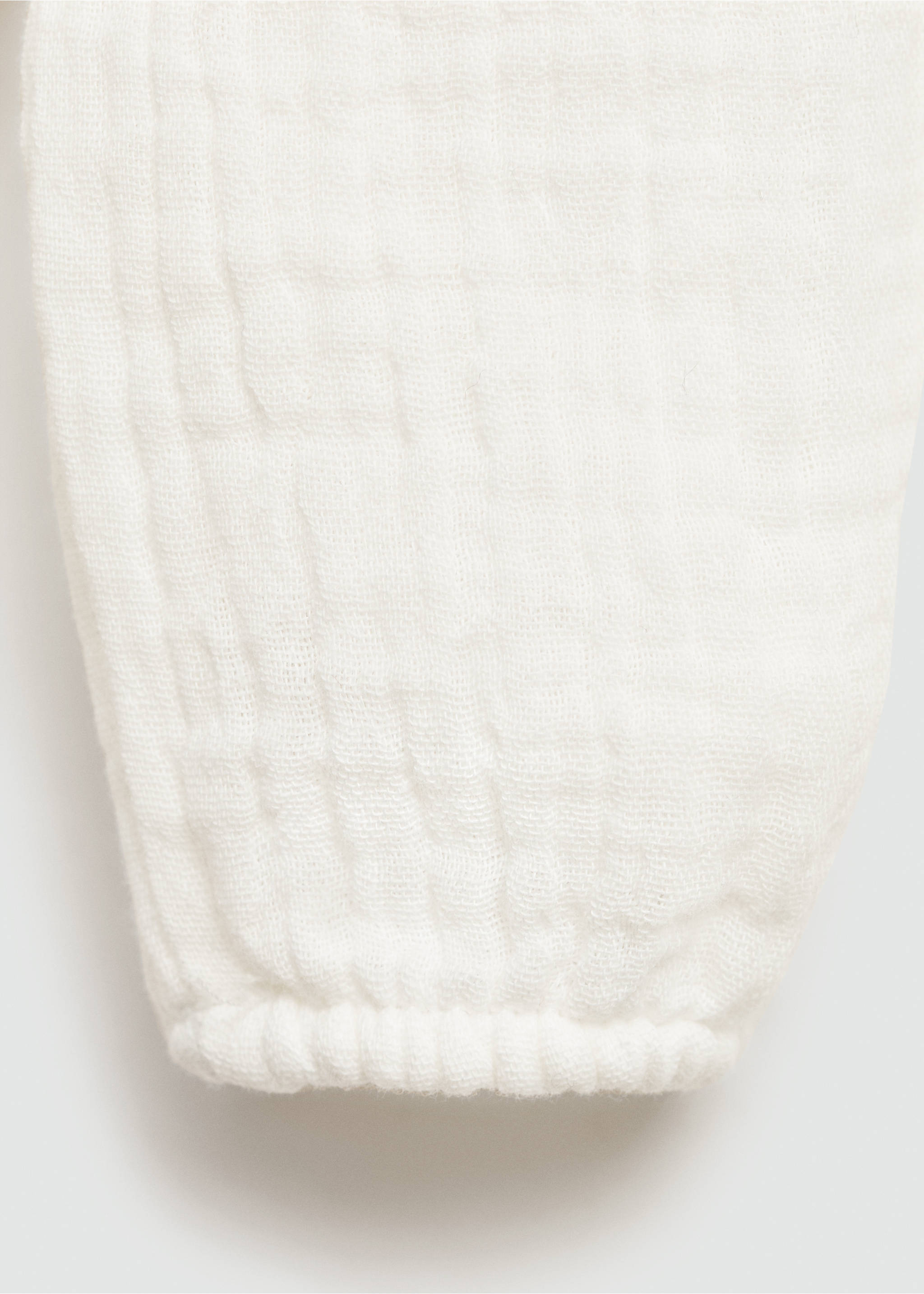 Bluse aus Crinkle-Baumwoll-Gaze - Detail des Artikels 0, Cremeweiß. Ref: 77003295-00.