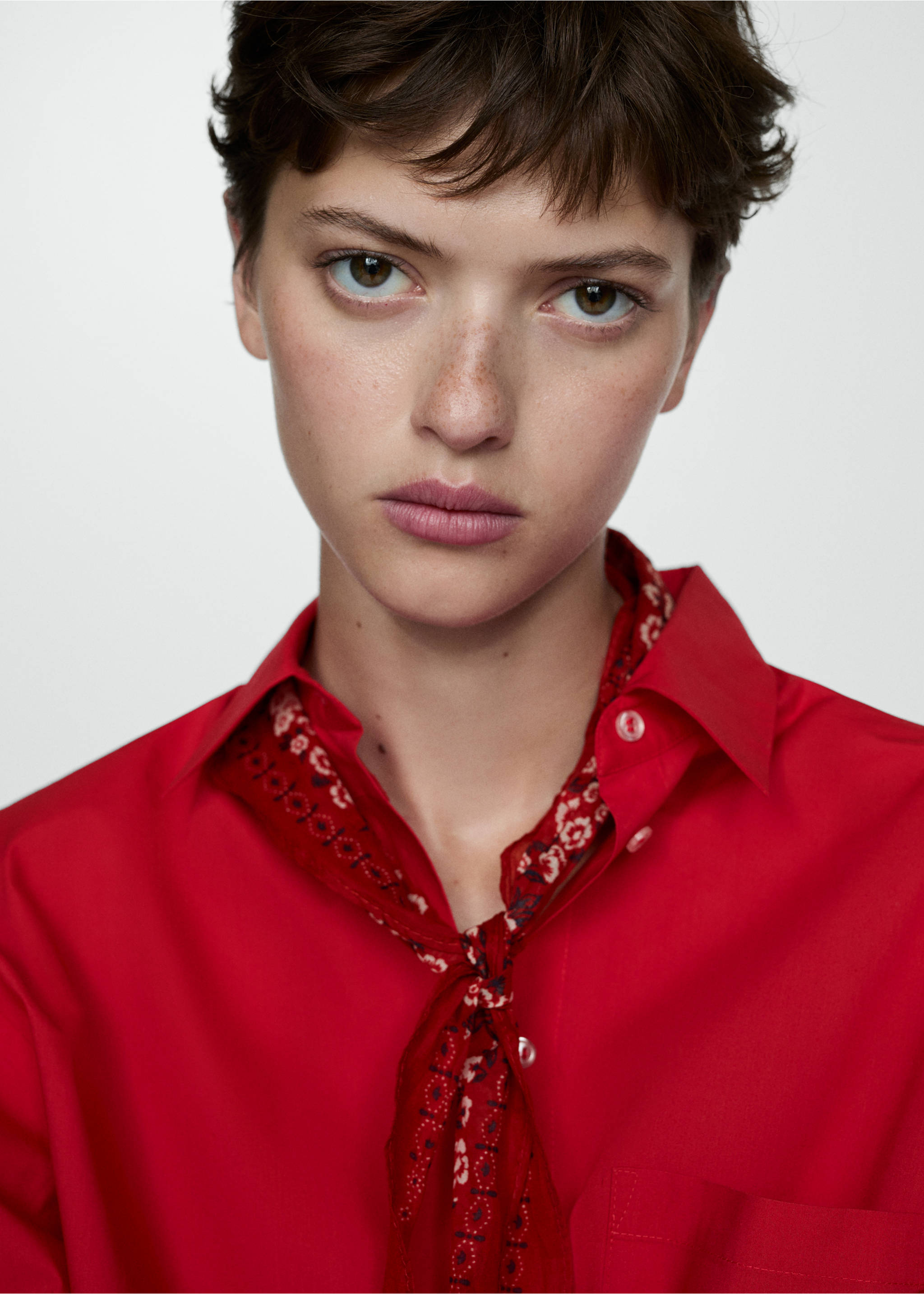 Pocket oversize shirt - Details of the article 1, Red. Ref: 77004024-00.