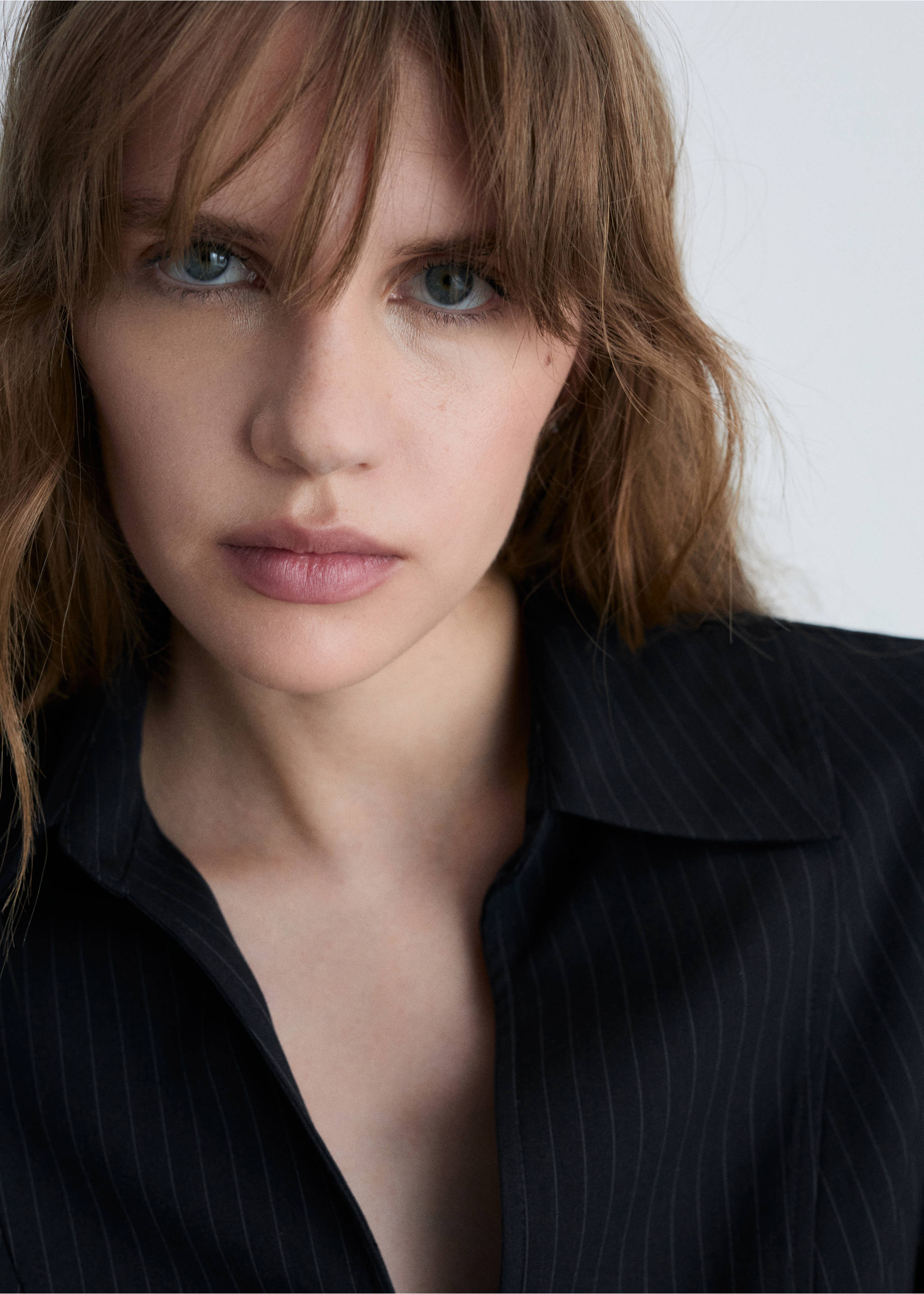 Pinstripe shirt with zip - Details of the article 1, Navy. Ref: 77004030-00.