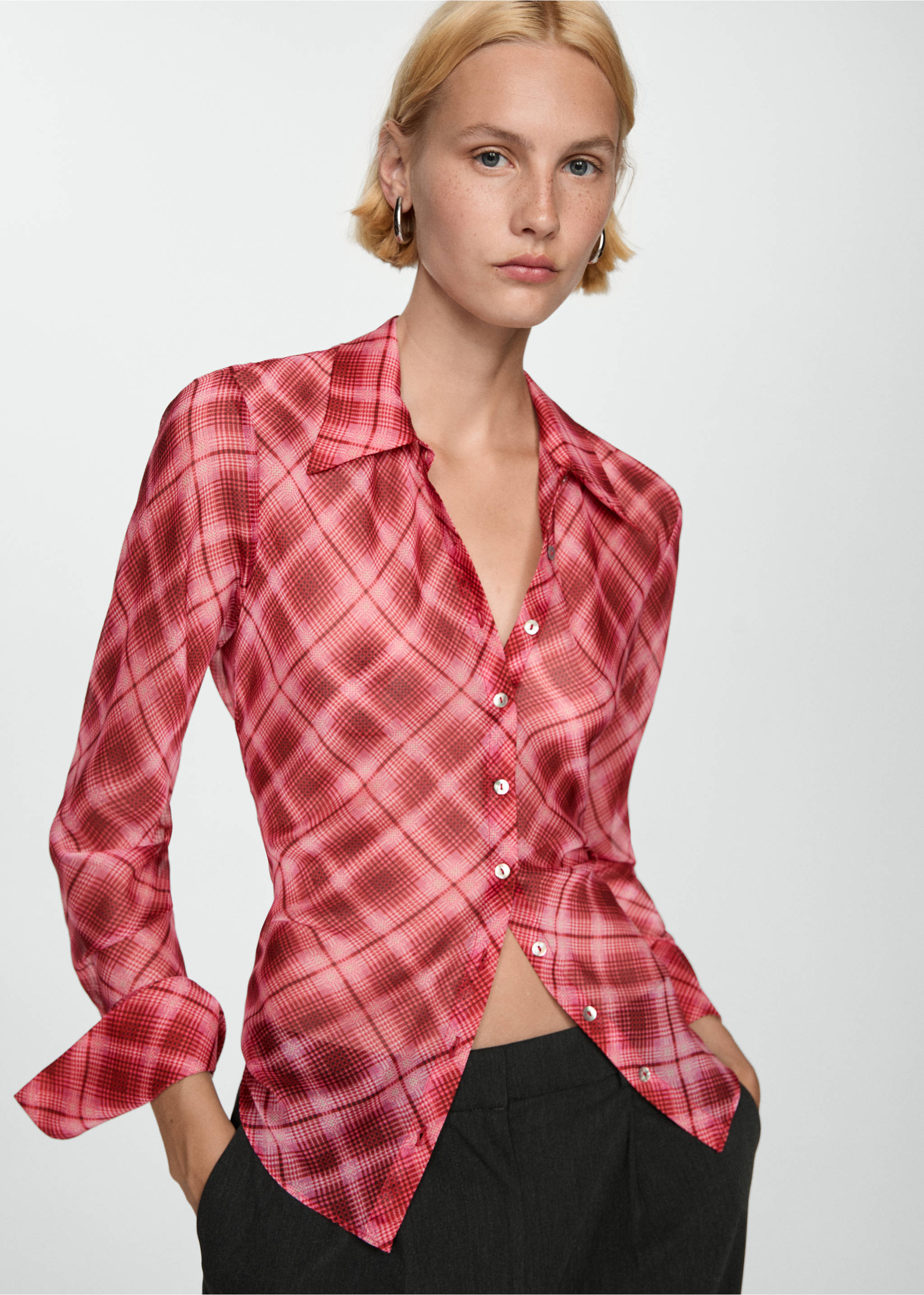 Skjorta rutigt mönster - Bild av mittparti, Granatröd. Ref: 77004036-00.