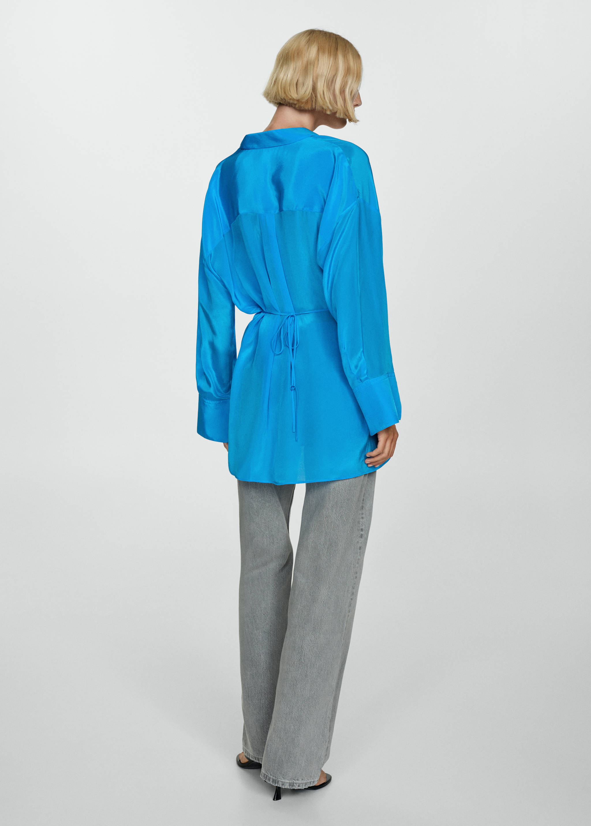 Long satin shirt with asymmetrical closure - Reverse of the article