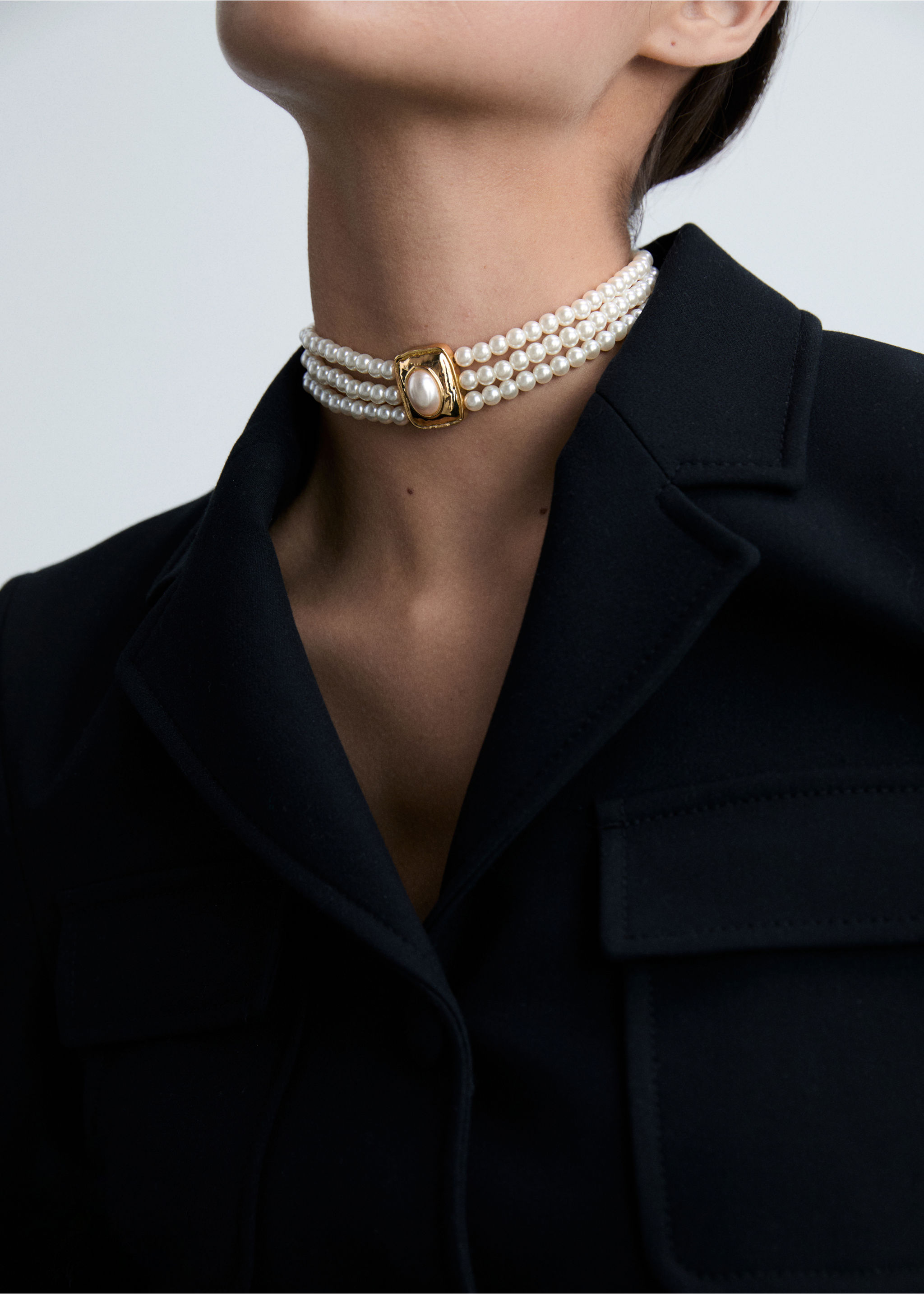 Triple-pearl necklace - General plane