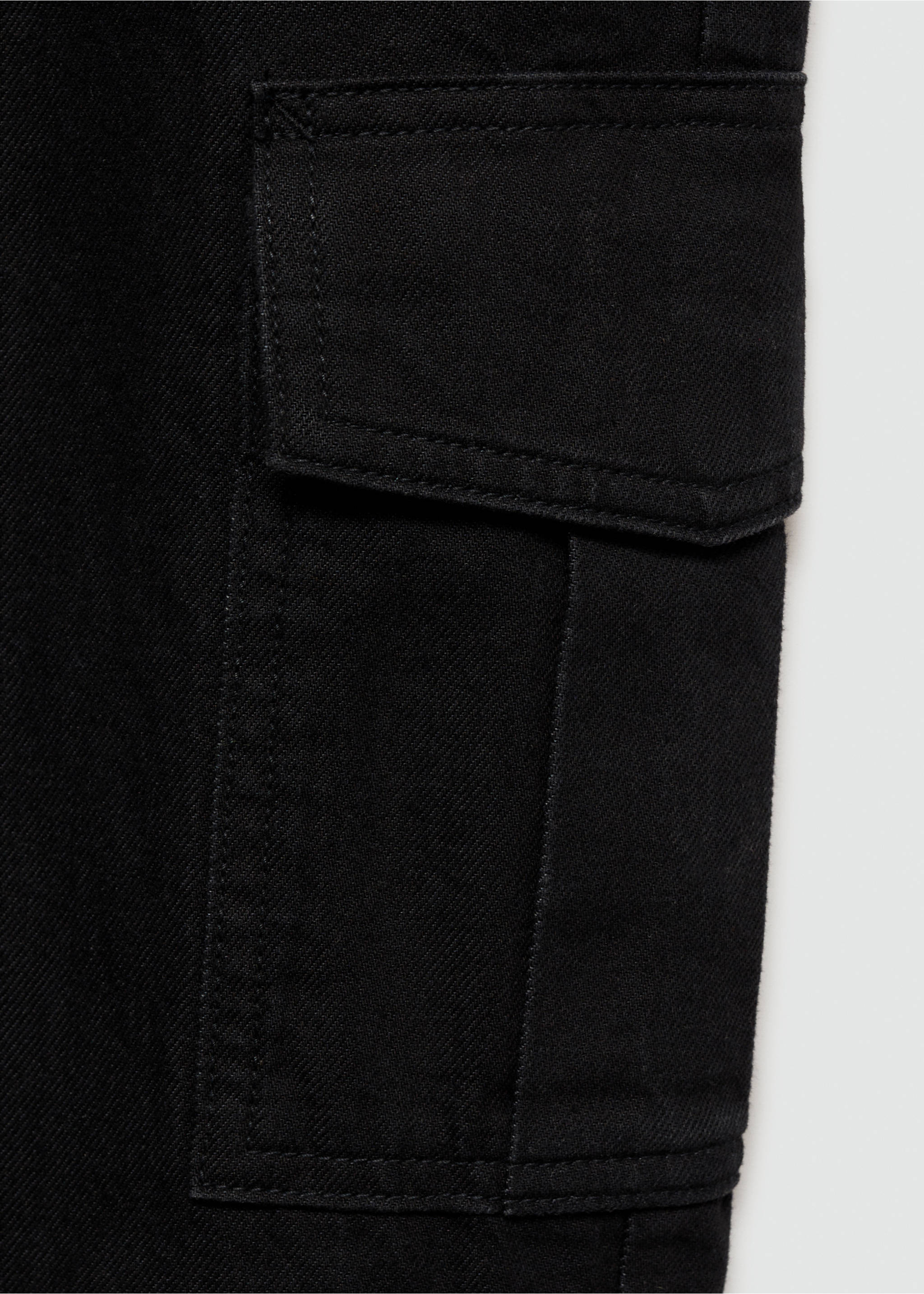 Straight-fit cargo jeans - Details of the article 0, Black denim. Ref: 77004446-00.