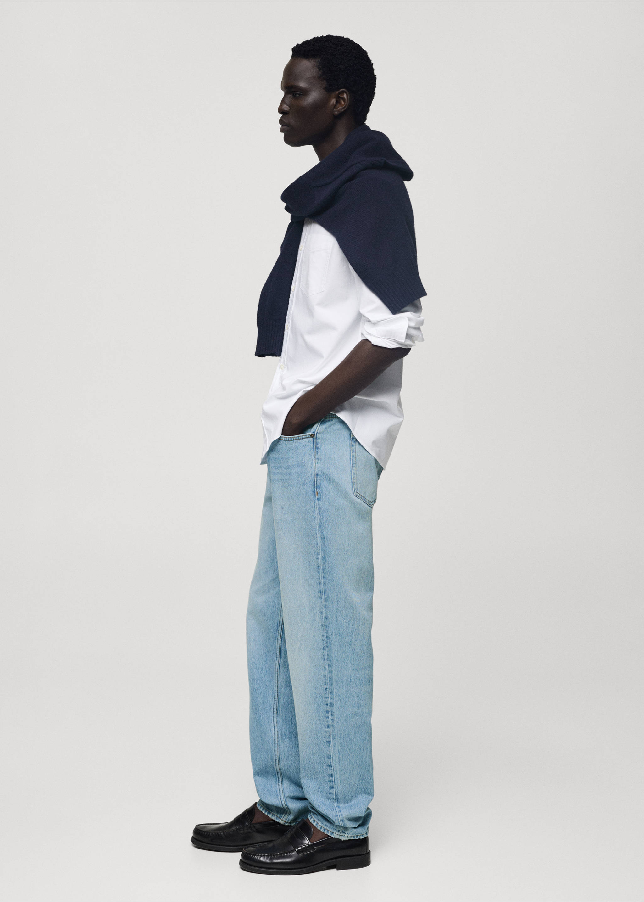 Bob regular-fit light-wash jeans - Details of the article 2, Medium Blue. Ref: 77004453-00.