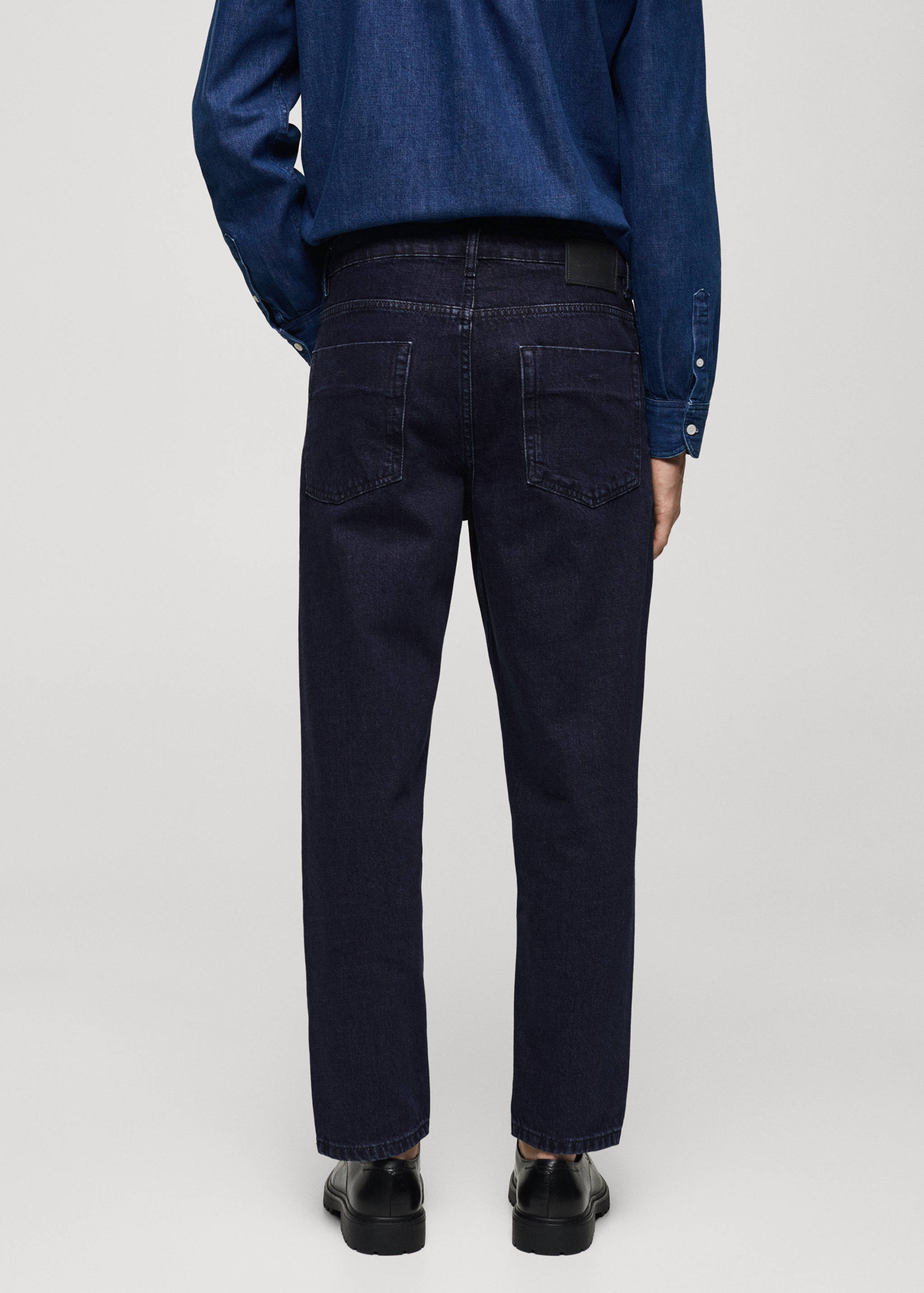 Relaxed Fit-Jeans mit dunkler Waschung - Rückseite des Artikels