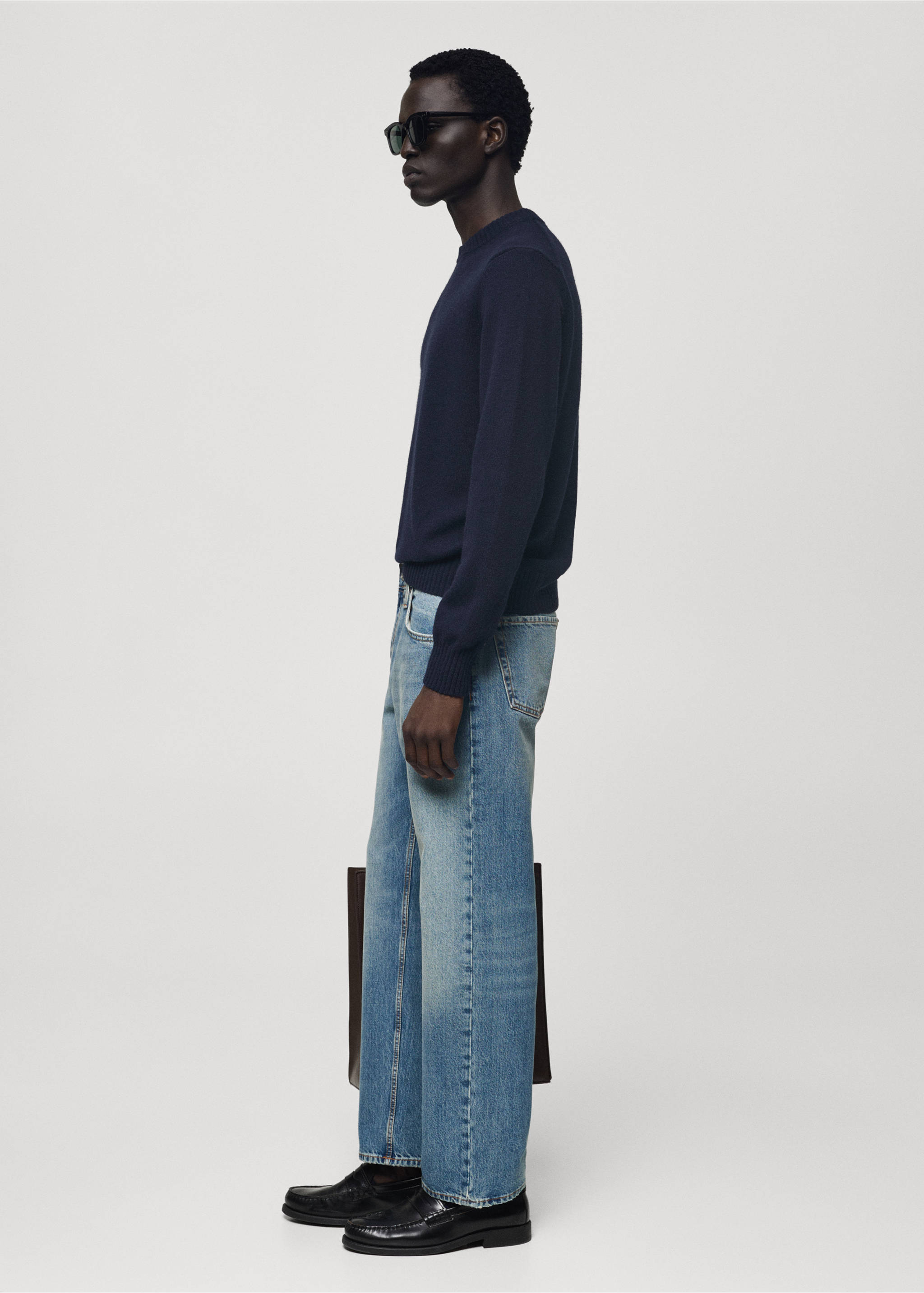 Ripped straight-fit light-wash jeans - Details of the article 2, Medium Vintage Blue. Ref: 77004458-00.