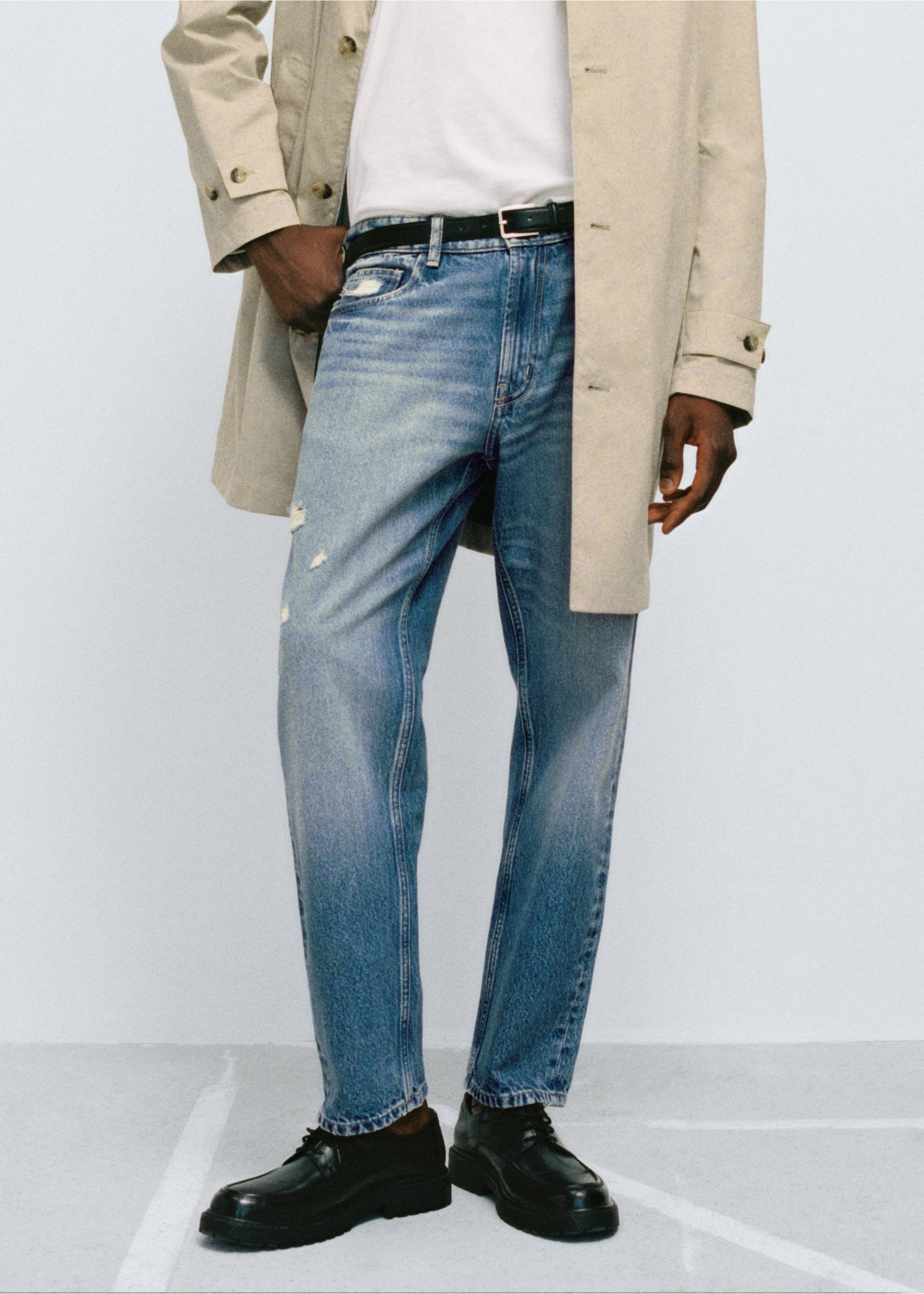 Ripped straight-fit light-wash jeans - Details of the article 5, Medium Vintage Blue. Ref: 77004458-00.