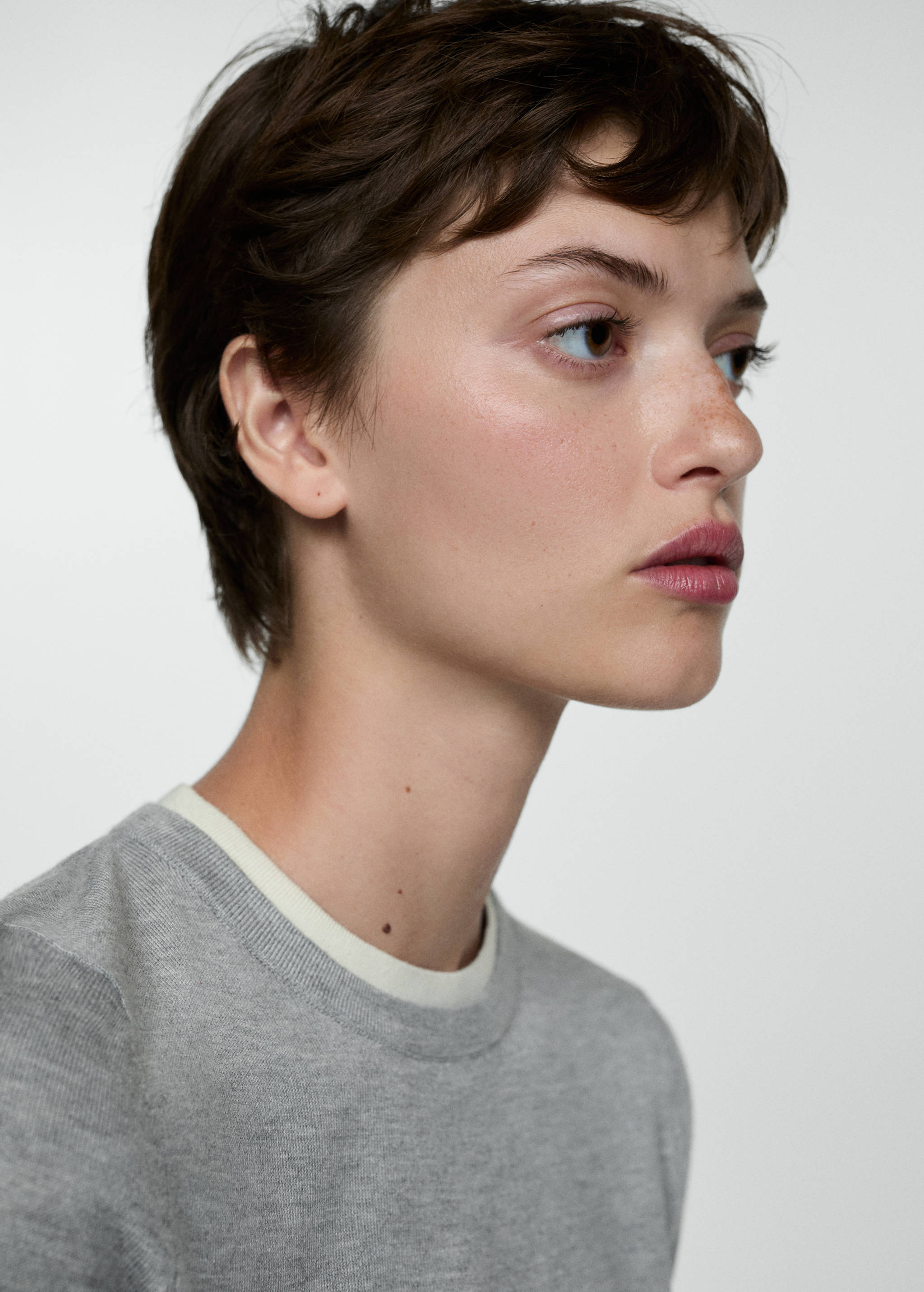 Fine-knit sweater with contrasting trims - Details of the article 1