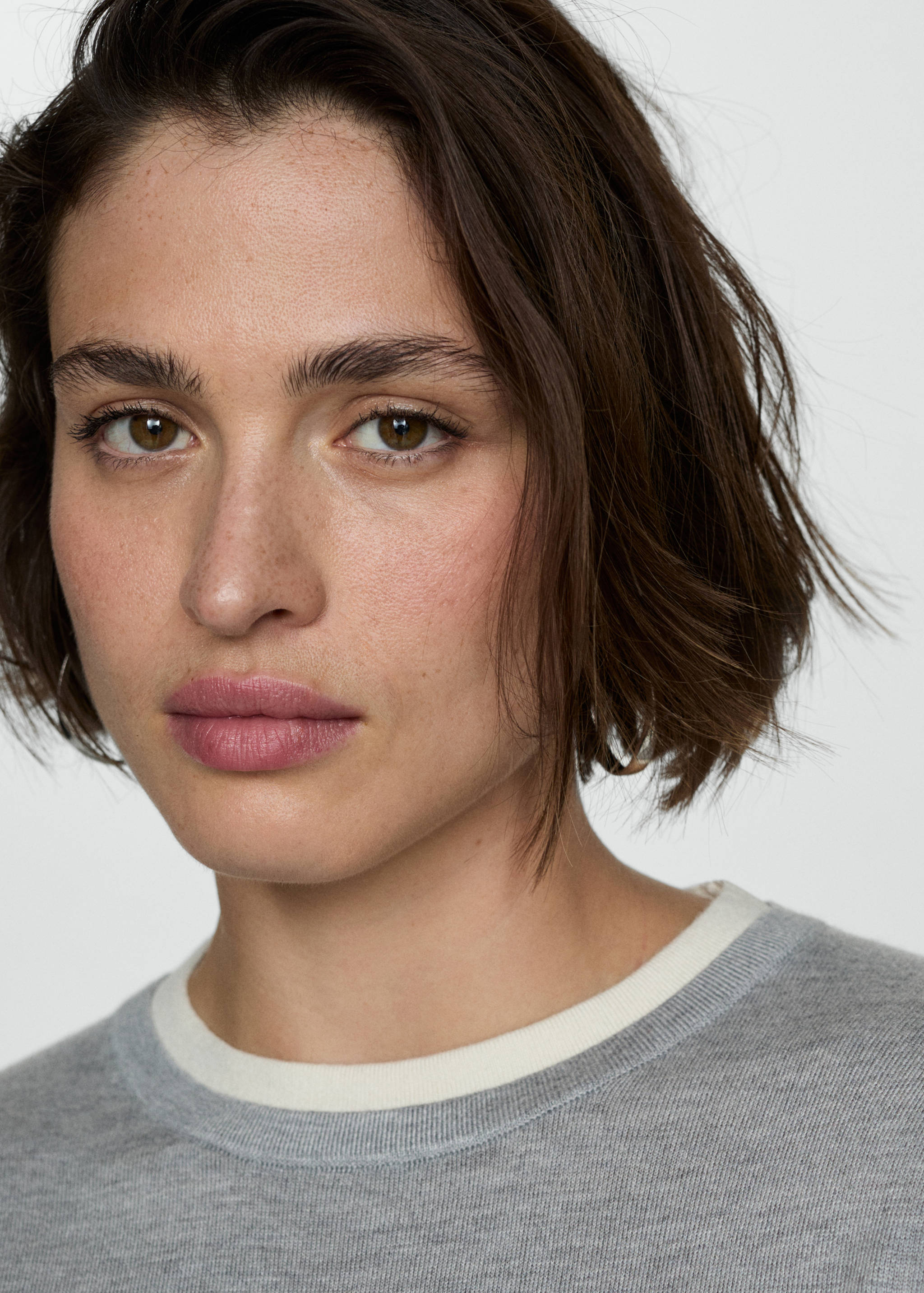 Fine-knit sweater with contrasting trims - Details of the article 4