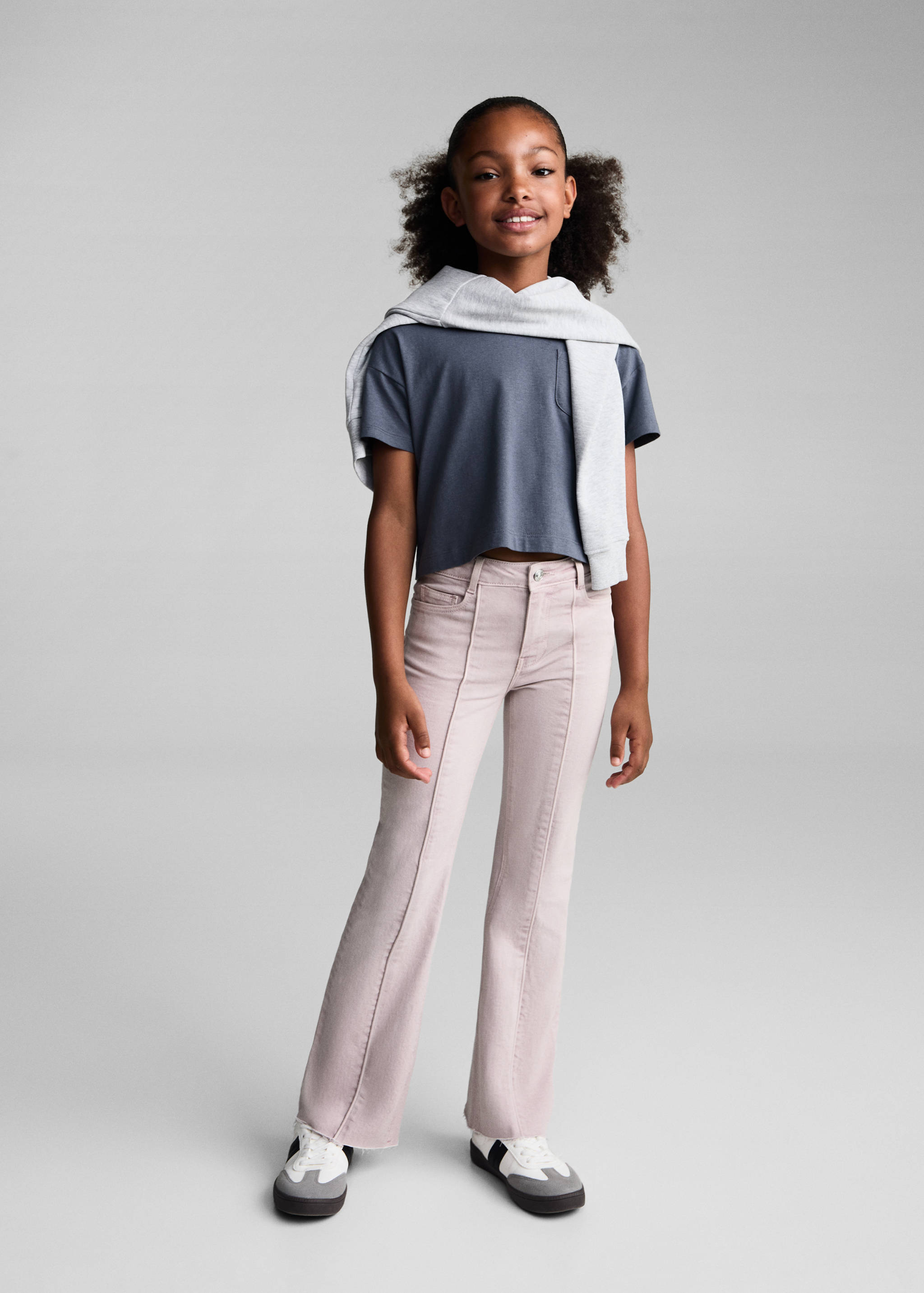 Flared Jeans mit Ziernähten - Allgemeine Ansicht