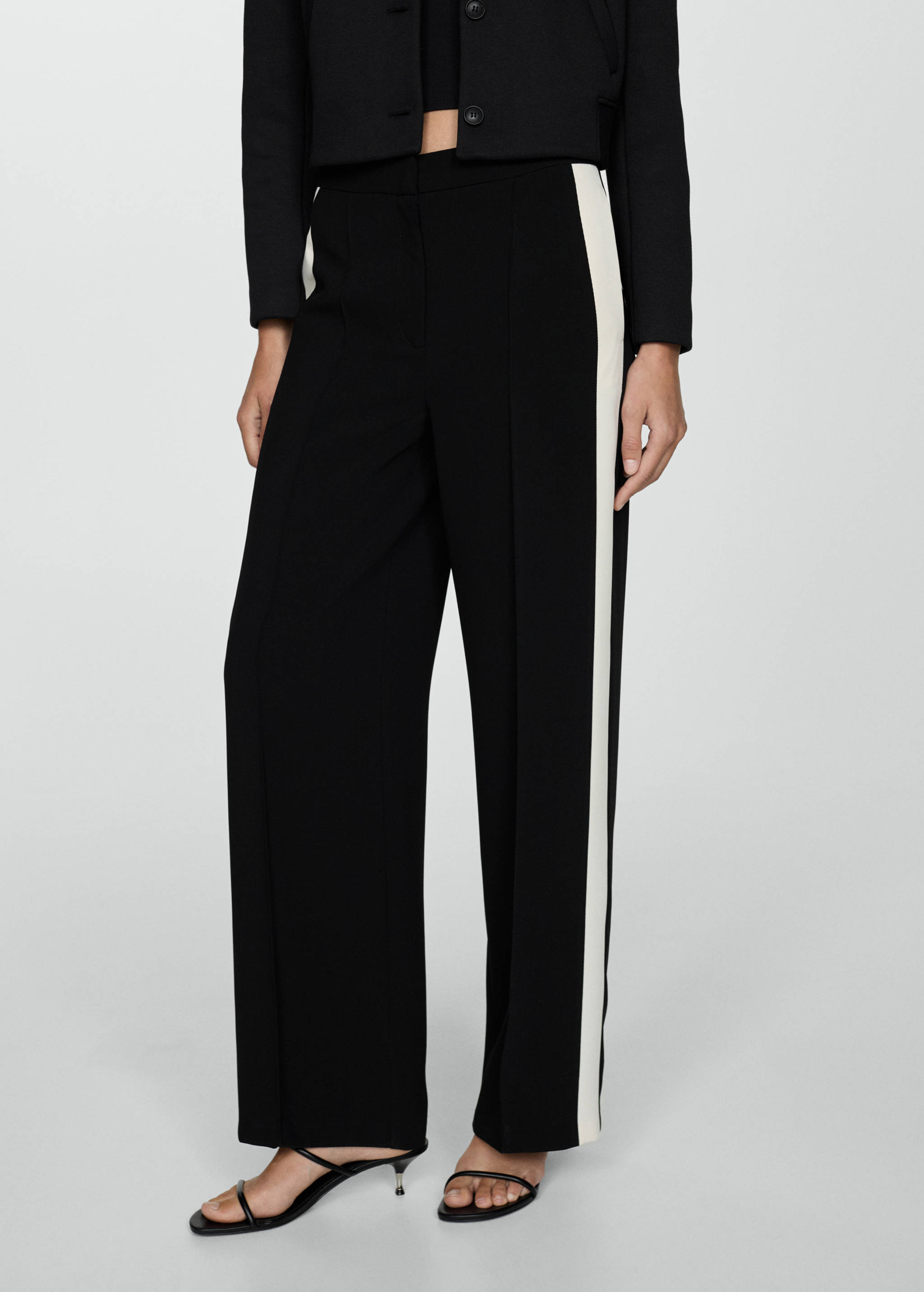 Pantalon bandes latérales contrastantes - Plan moyen