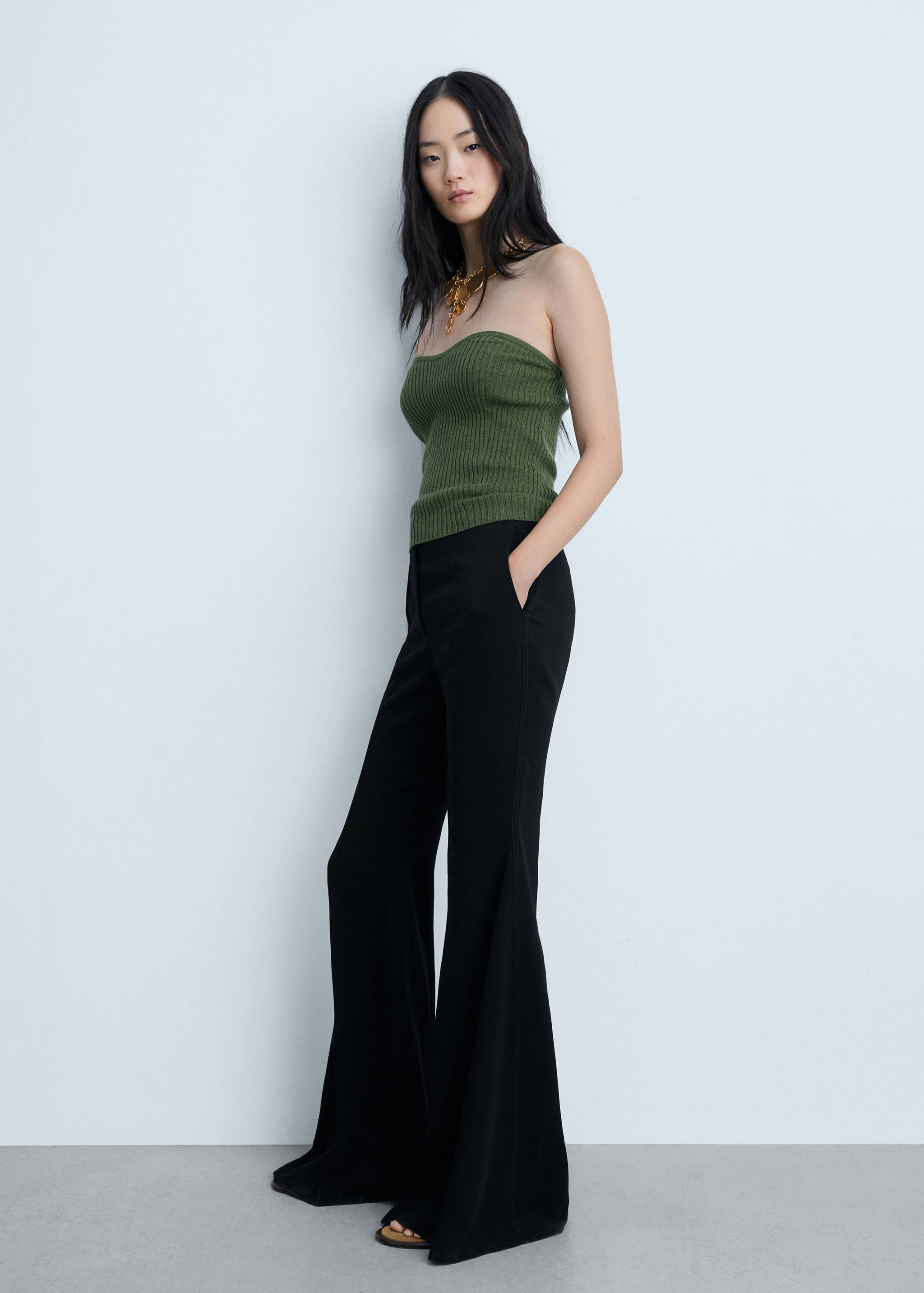 Maxi-flared pants - General plane