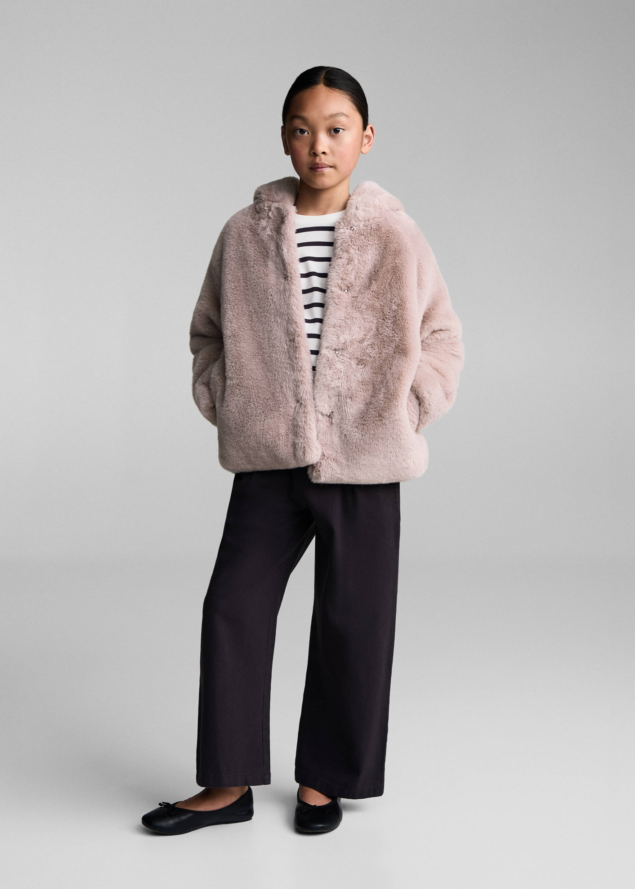 Jas met capuchon van imitatiebont - Overzichtstekening